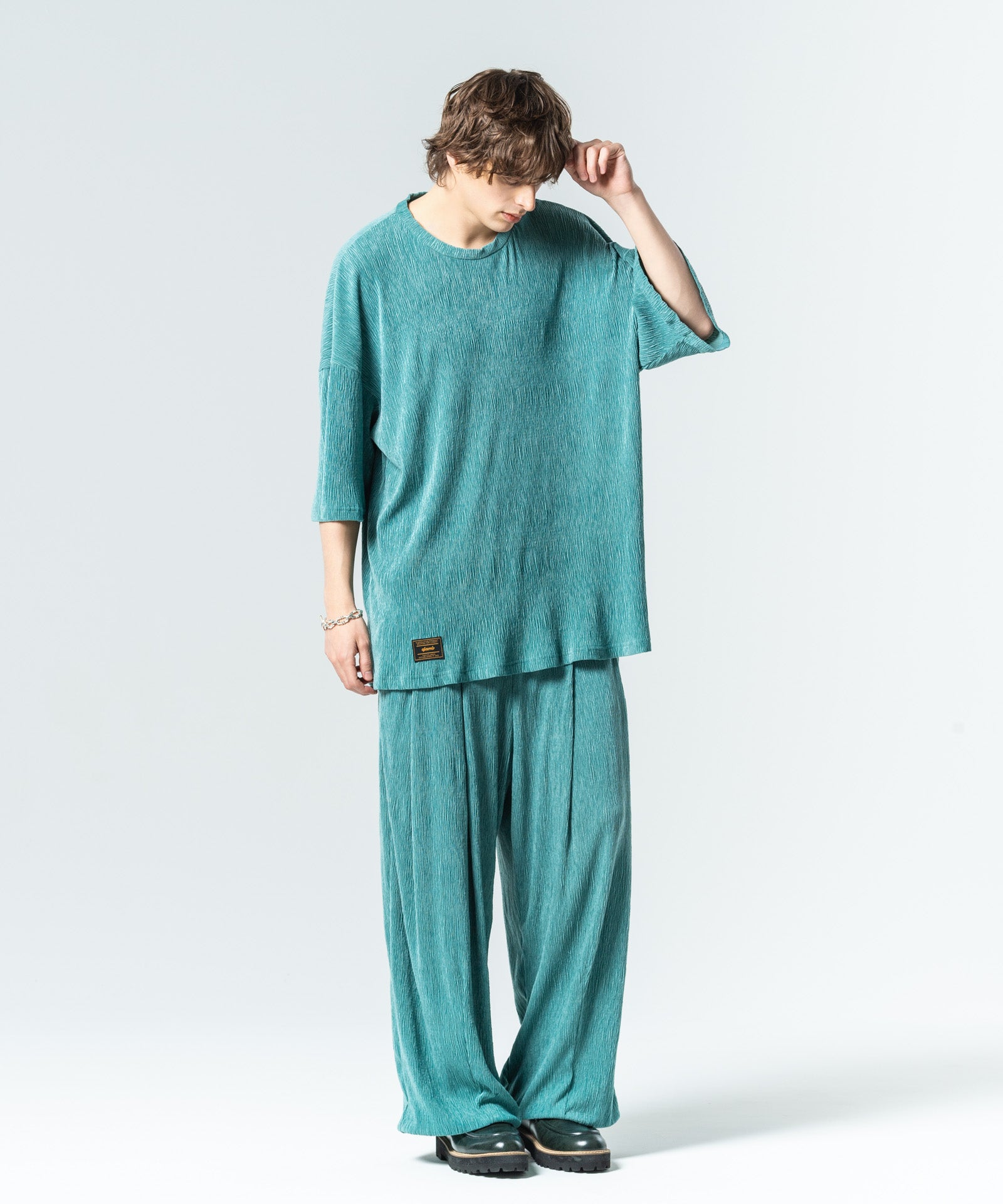 H:186 / C:89 / W:71 / H:92 着用サイズ:L