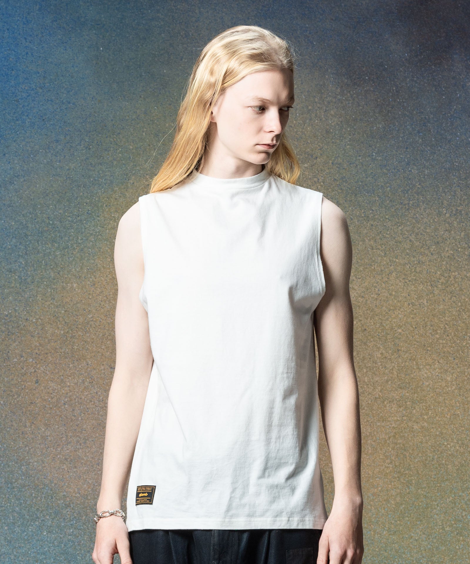 H:185 / C:78 / W:64 / H:88 着用サイズ:L