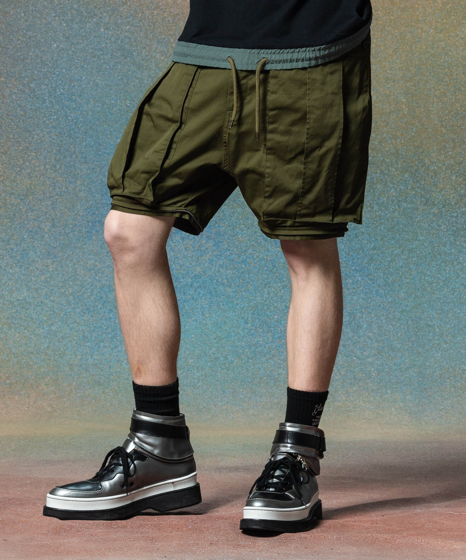 H:185 / C:78 / W:64 / H:88 着用サイズ:M