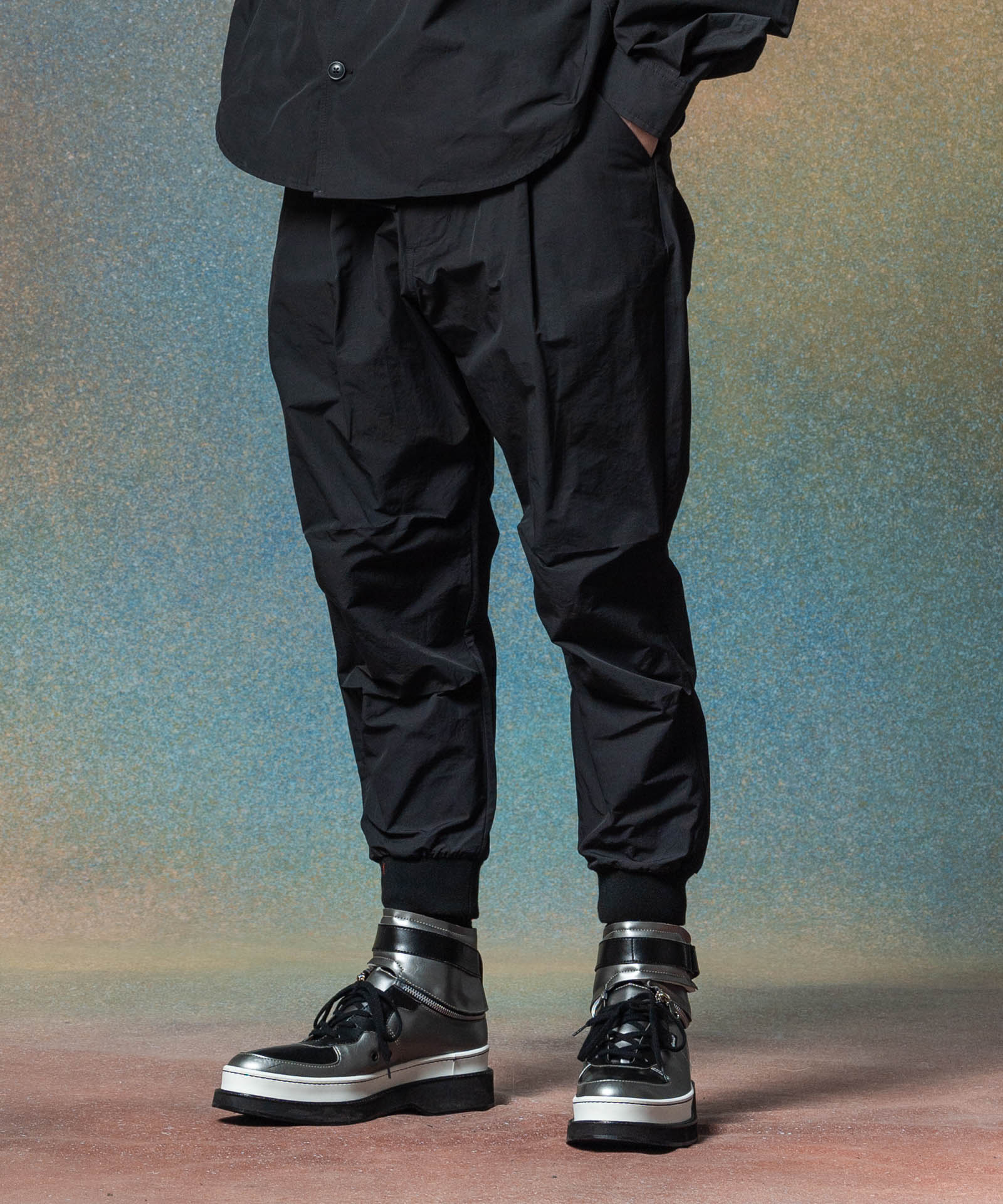 H:185 / C:78 / W:64 / H:88 着用サイズ:M