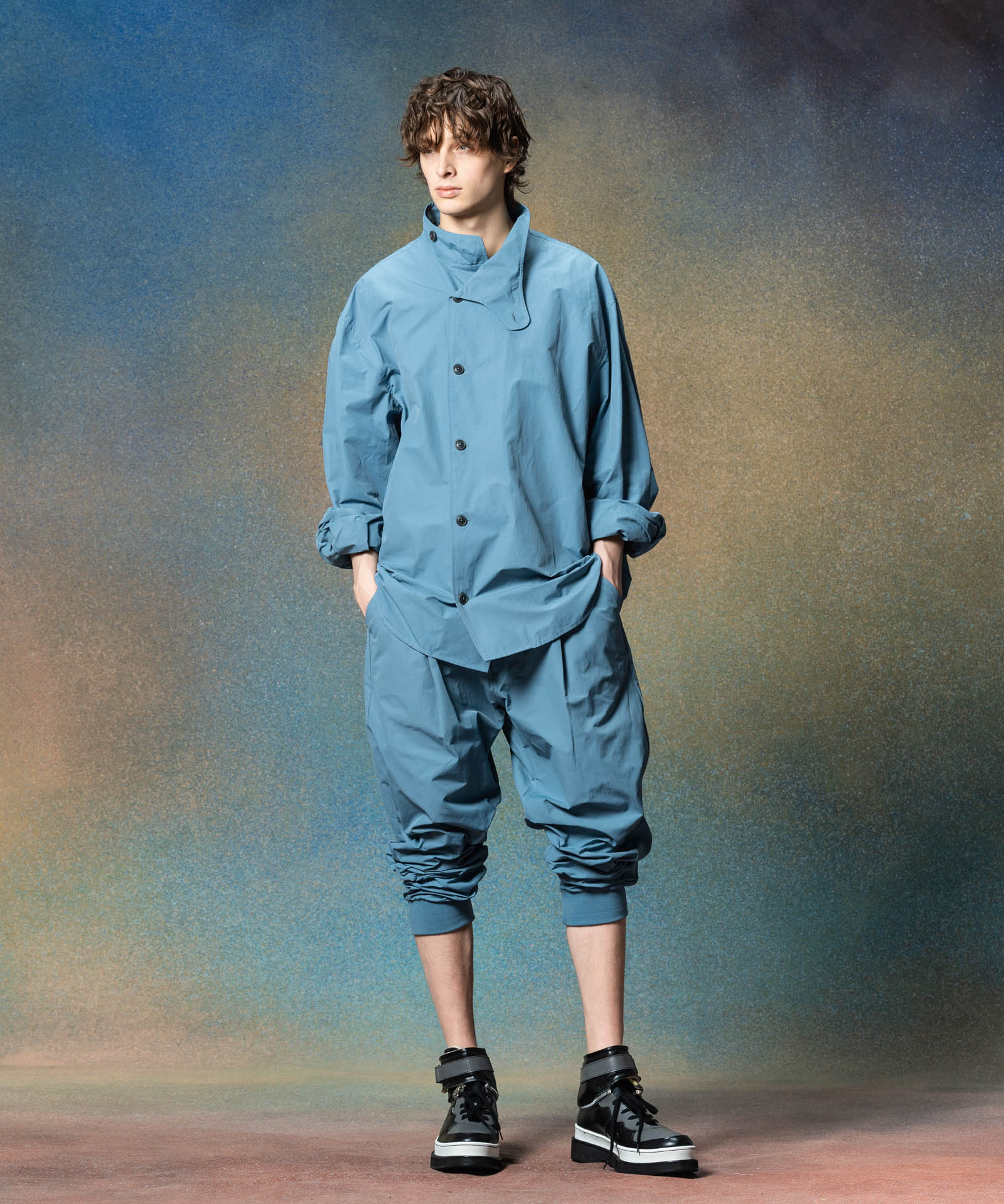 H:186 / C:89 / W:71 / H:92 着用サイズ:L