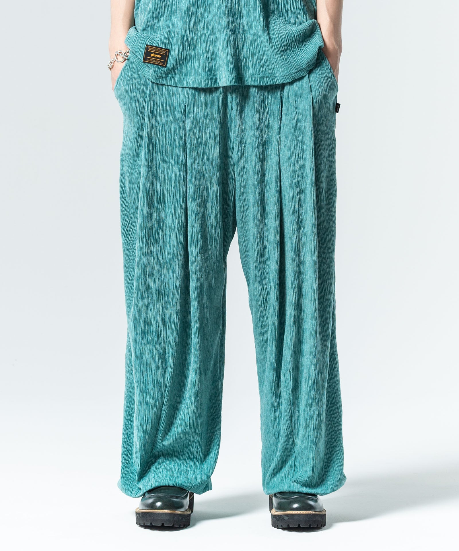 H:186 / C:89 / W:71 / H:92 着用サイズ:L