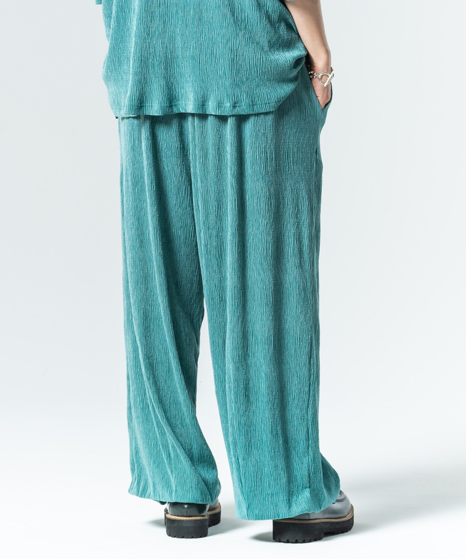 H:186 / C:89 / W:71 / H:92 着用サイズ:L