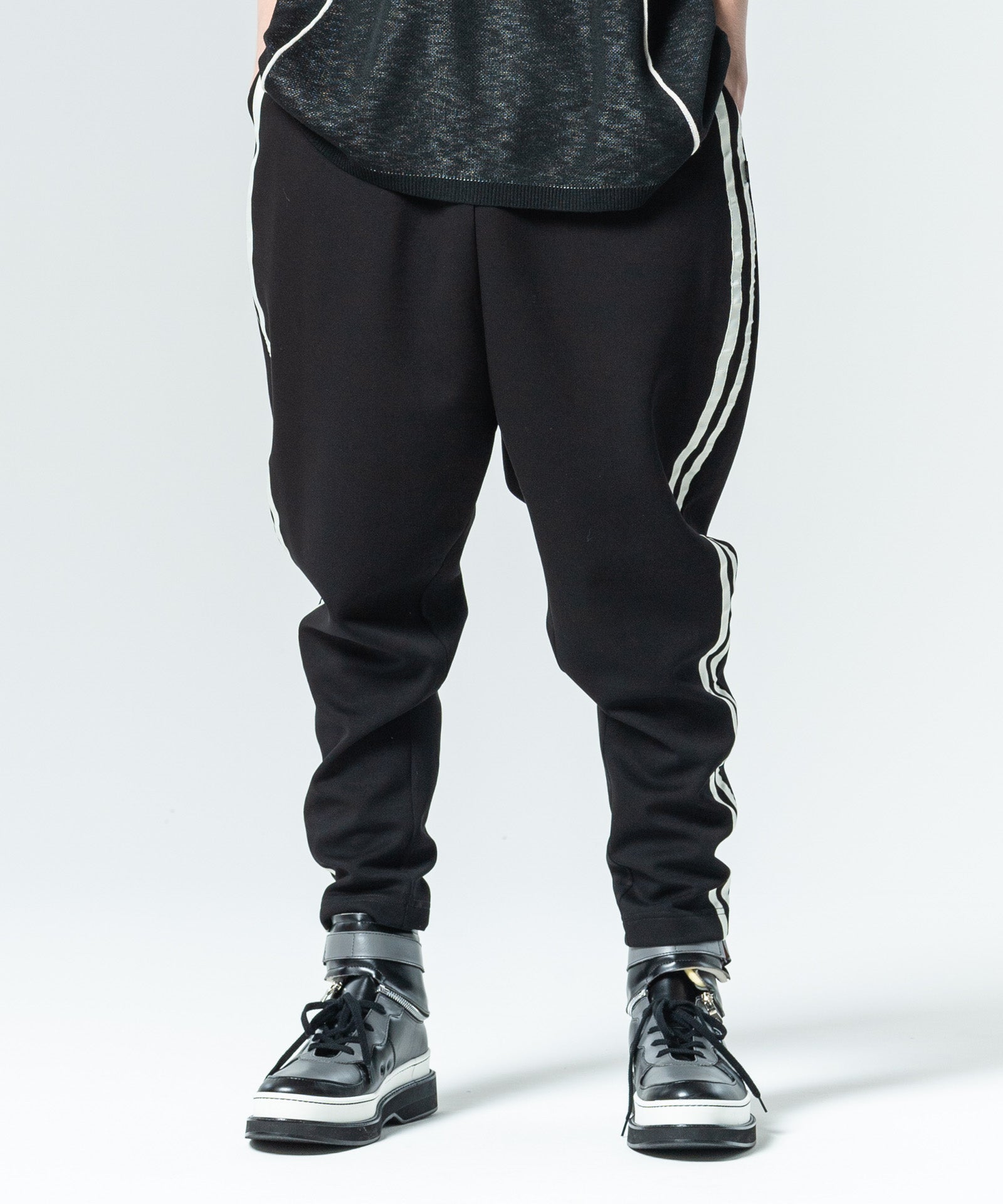 H:185 / C:78 / W:64 / H:88 着用サイズ:L