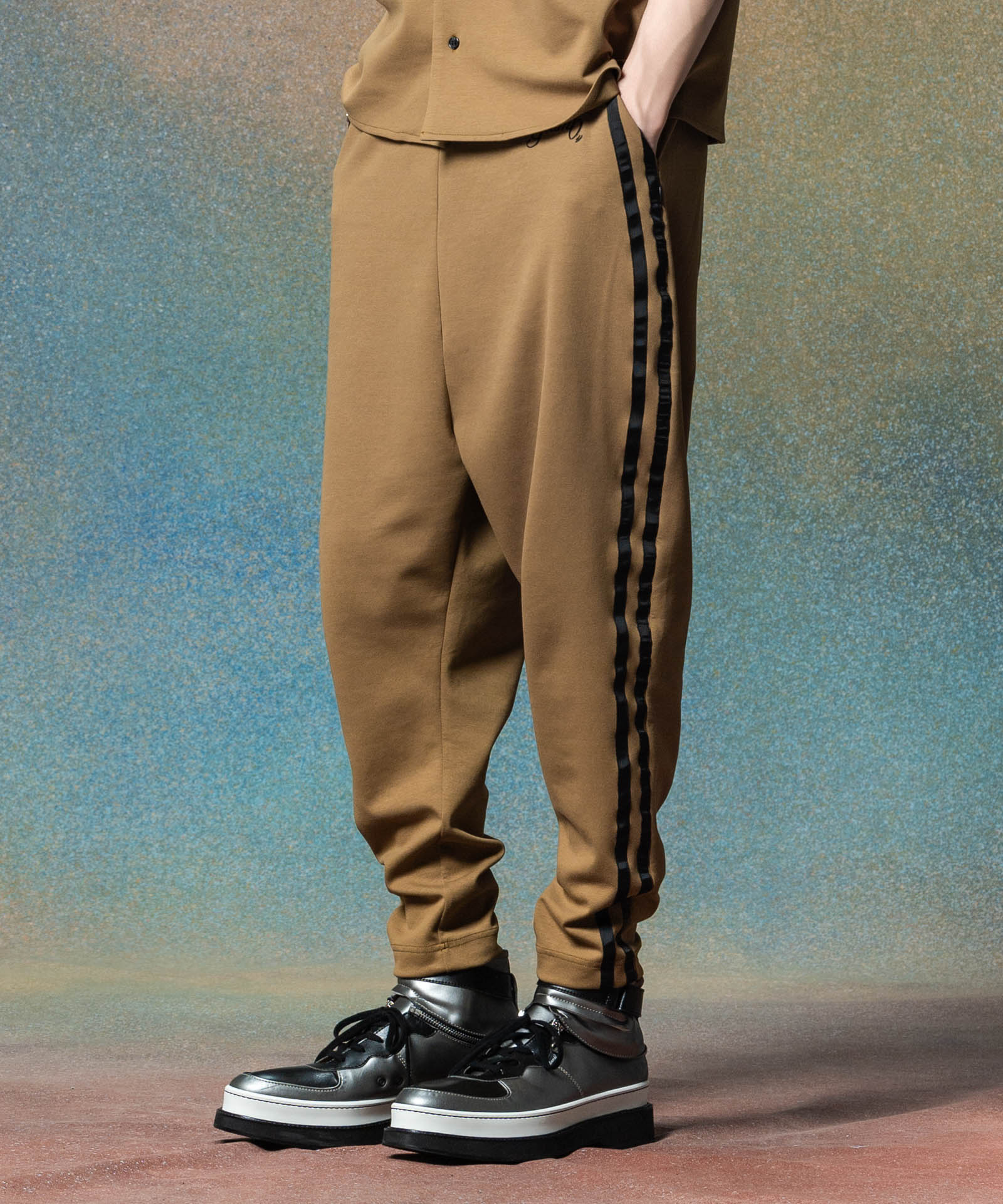 H:186 / C:89 / W:71 / H:92 着用サイズ:M