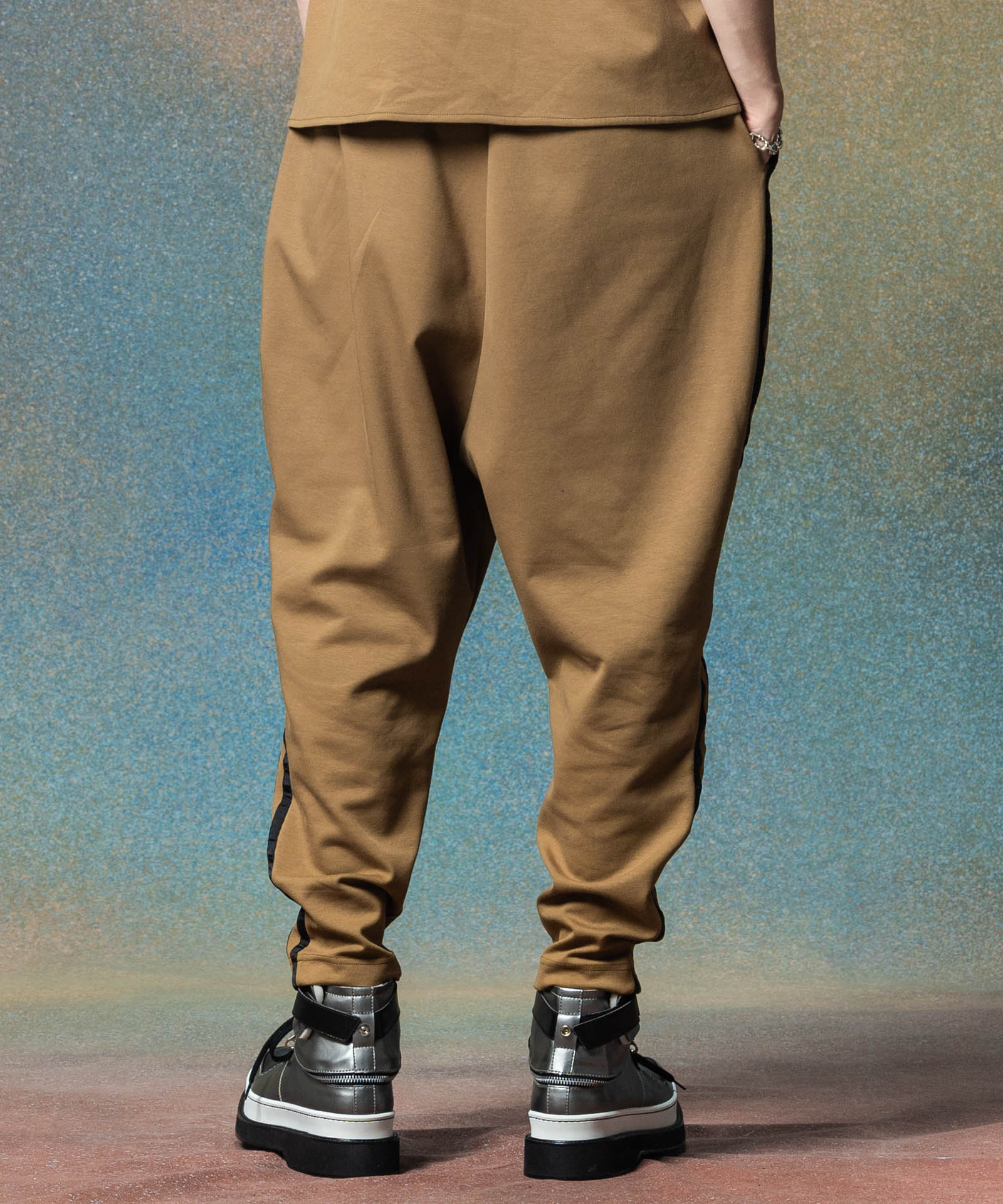 H:186 / C:89 / W:71 / H:92 着用サイズ:M