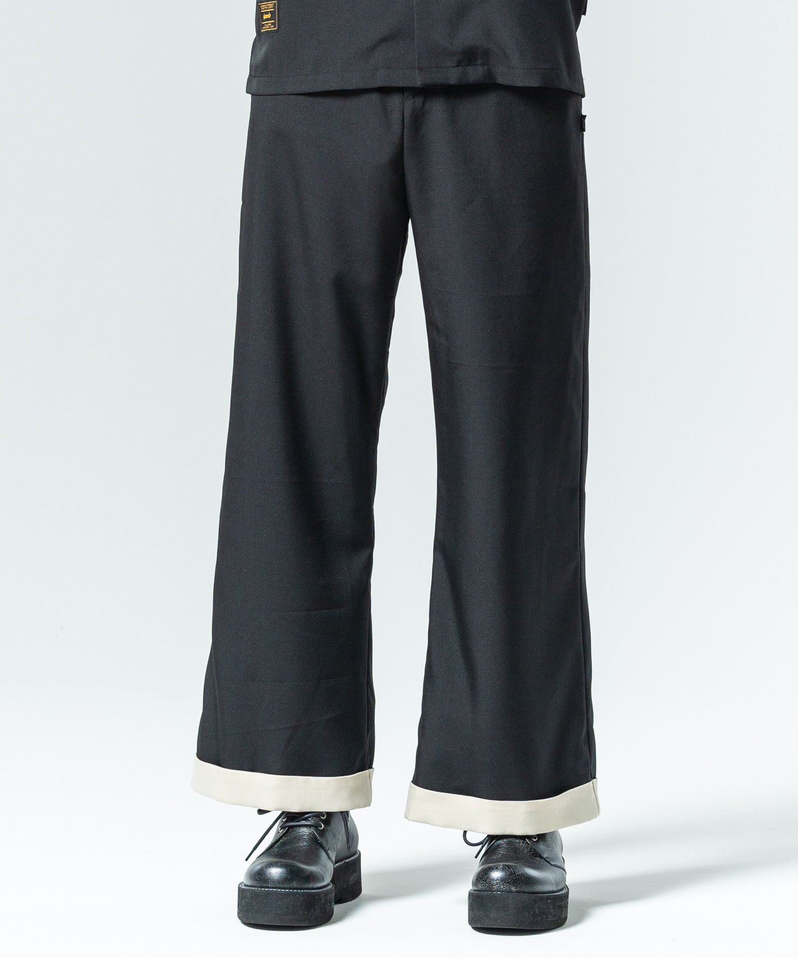 H:185 / C:78 / W:64 / H:88 着用サイズ:M