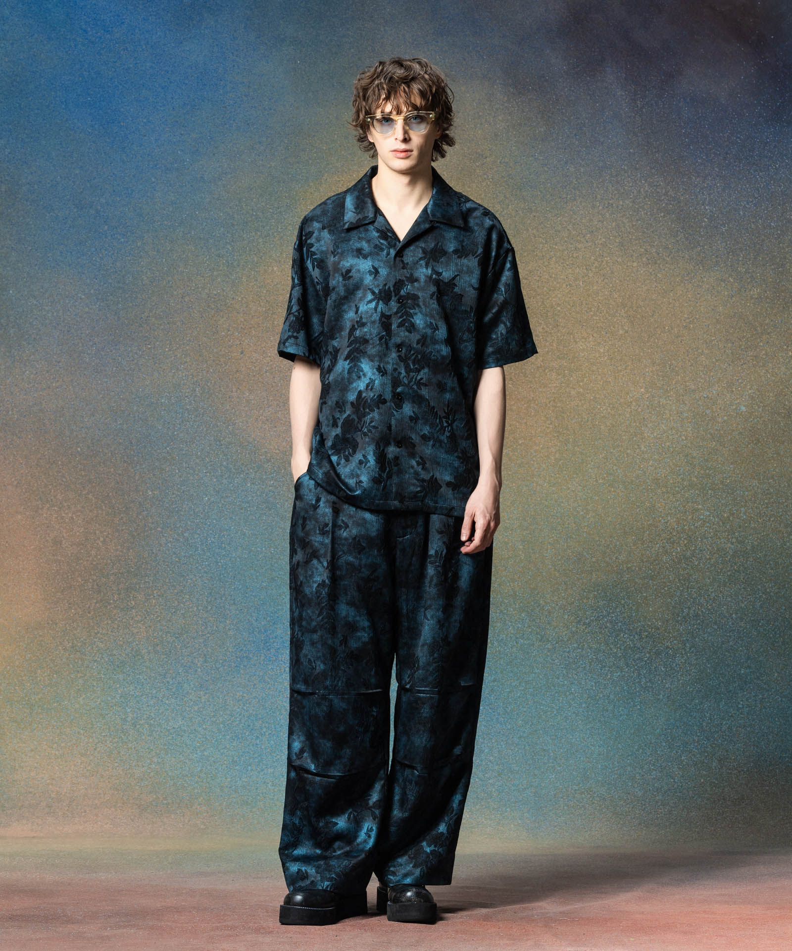 H:186 / C:89 / W:71 / H:92 着用サイズ:L