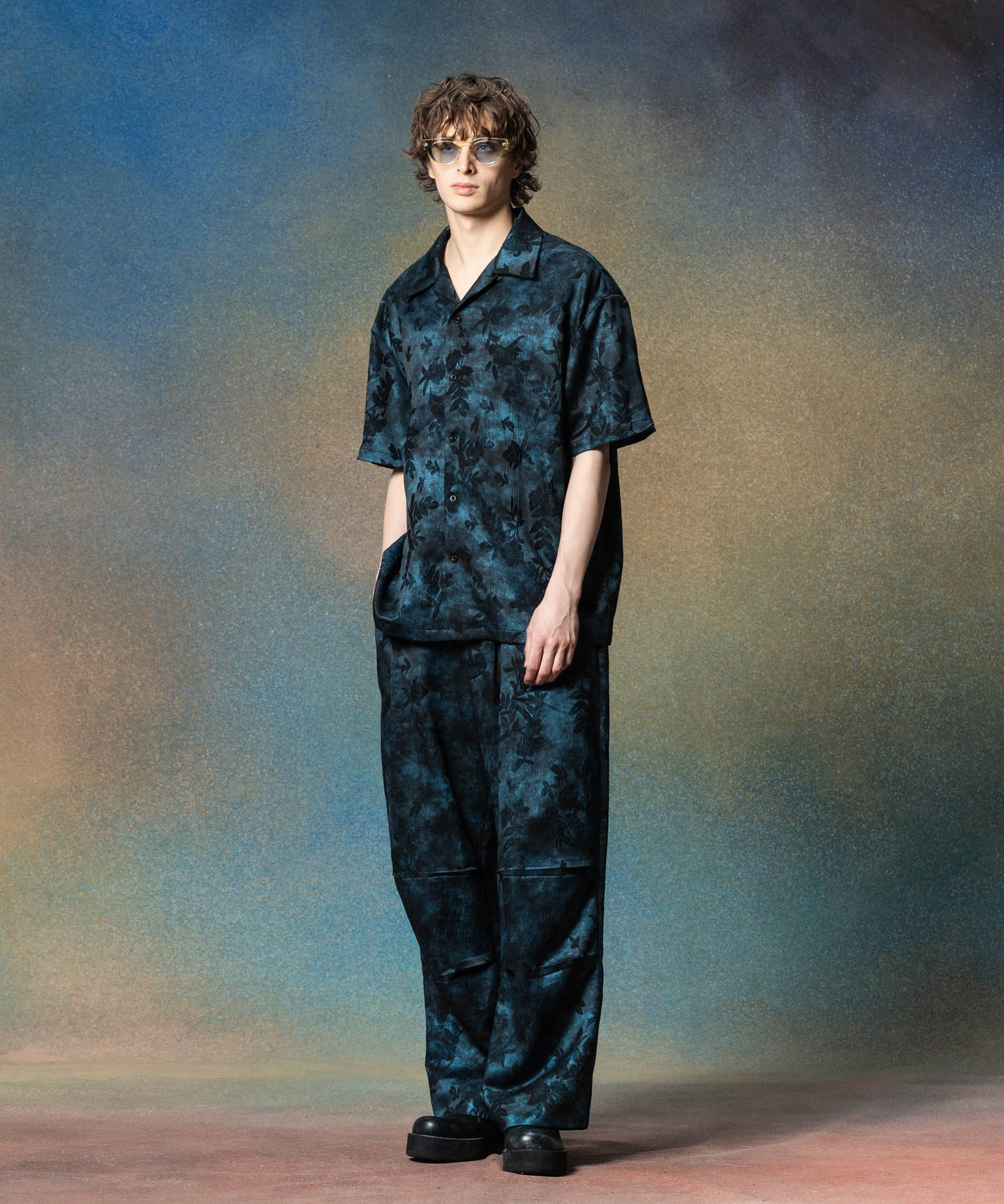 H:186 / C:89 / W:71 / H:92 着用サイズ:L