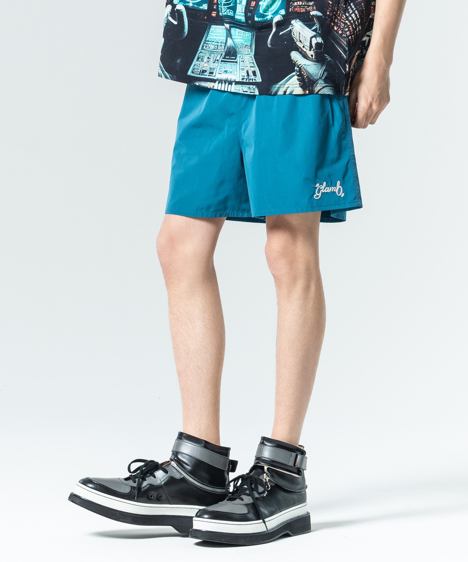 H:186 / C:89 / W:71 / H:92 着用サイズ:L