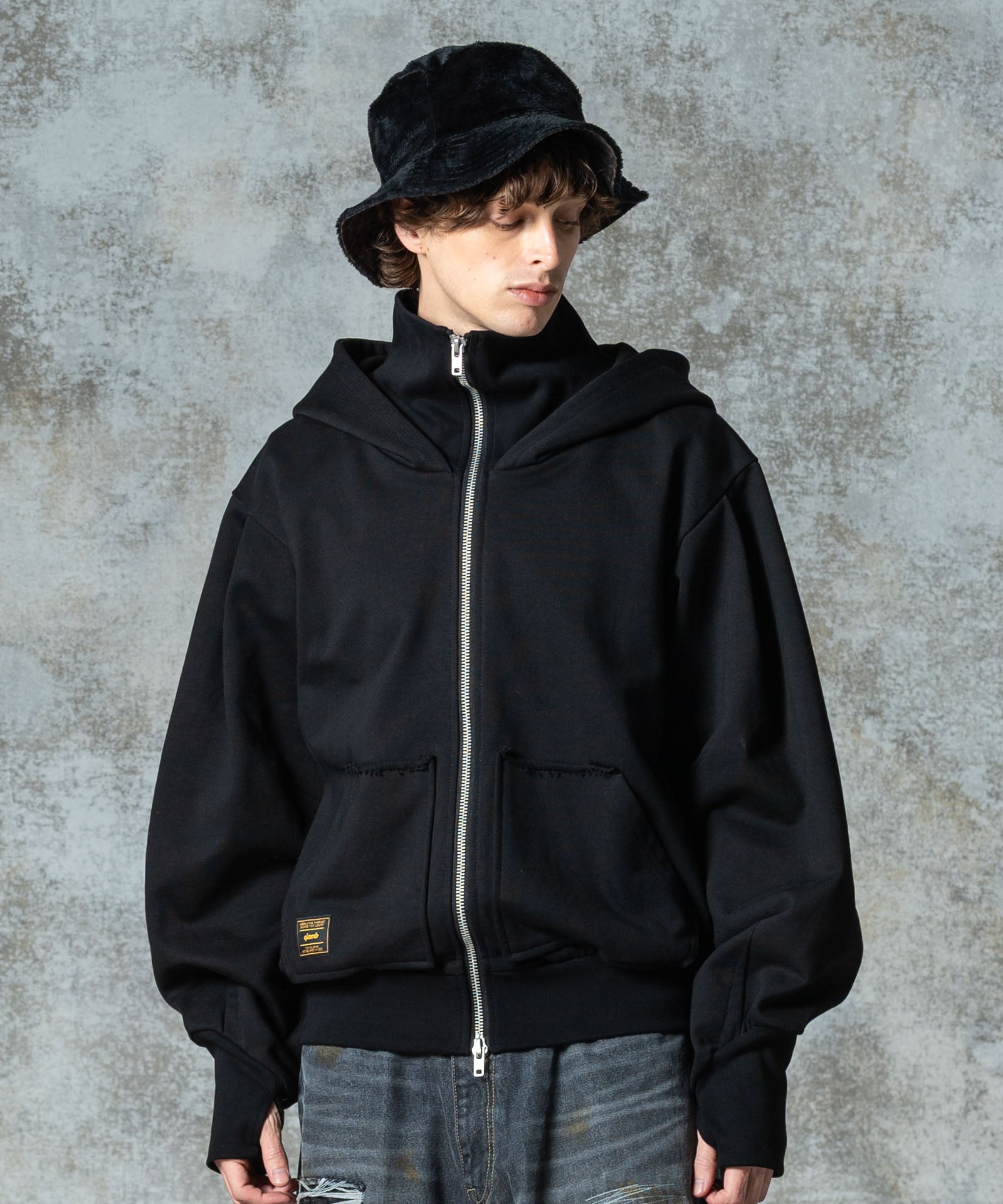 H:186 / C:89 / W:71 / H:92 着用サイズ:M