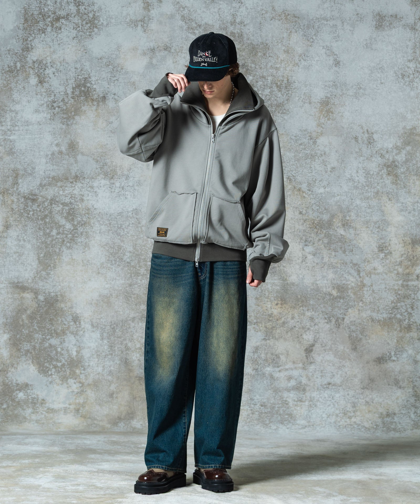 H:186 / C:89 / W:71 / H:92 着用サイズ:L