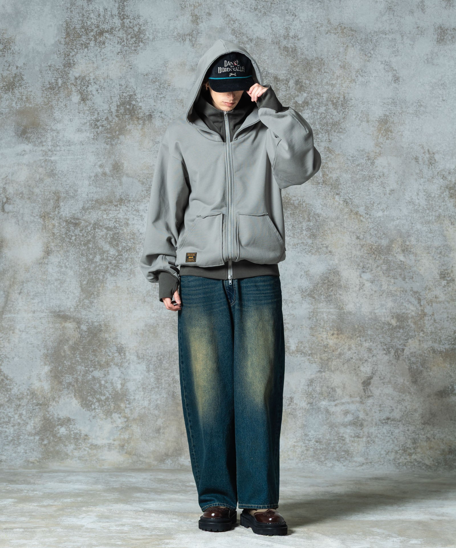 H:186 / C:89 / W:71 / H:92 着用サイズ:L