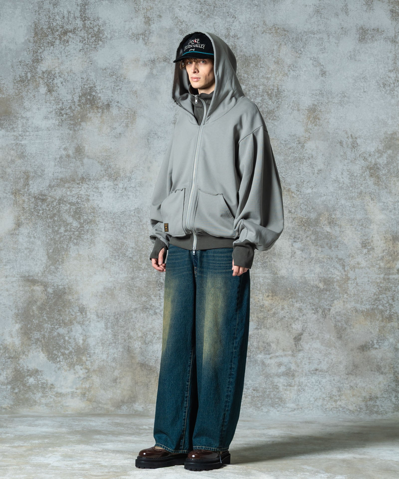 H:186 / C:89 / W:71 / H:92 着用サイズ:L