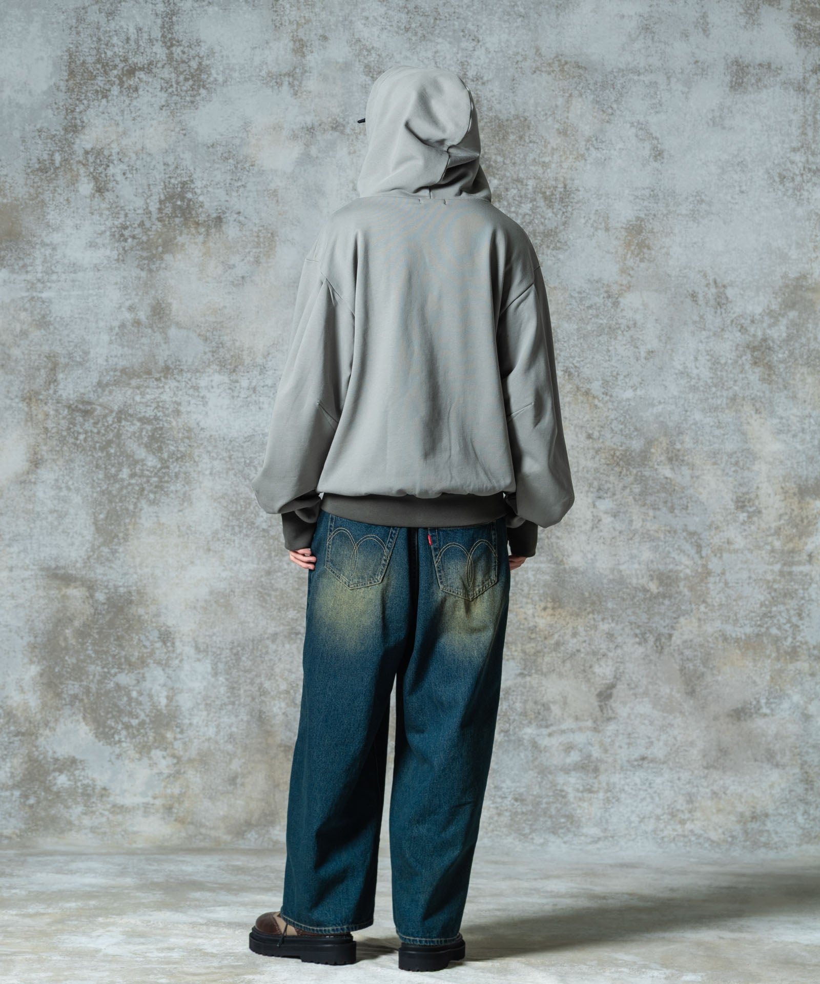 H:186 / C:89 / W:71 / H:92 着用サイズ:L