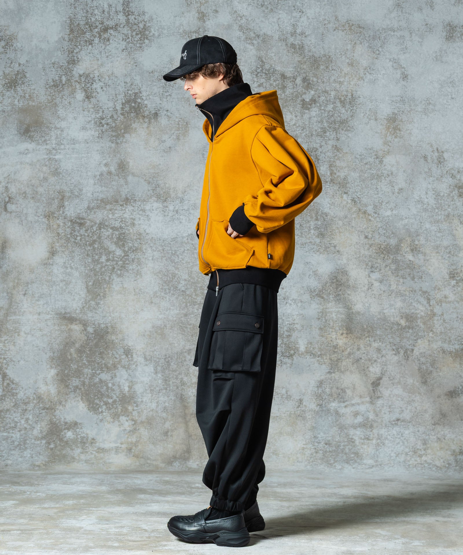 H:186 / C:89 / W:71 / H:92 着用サイズ:L