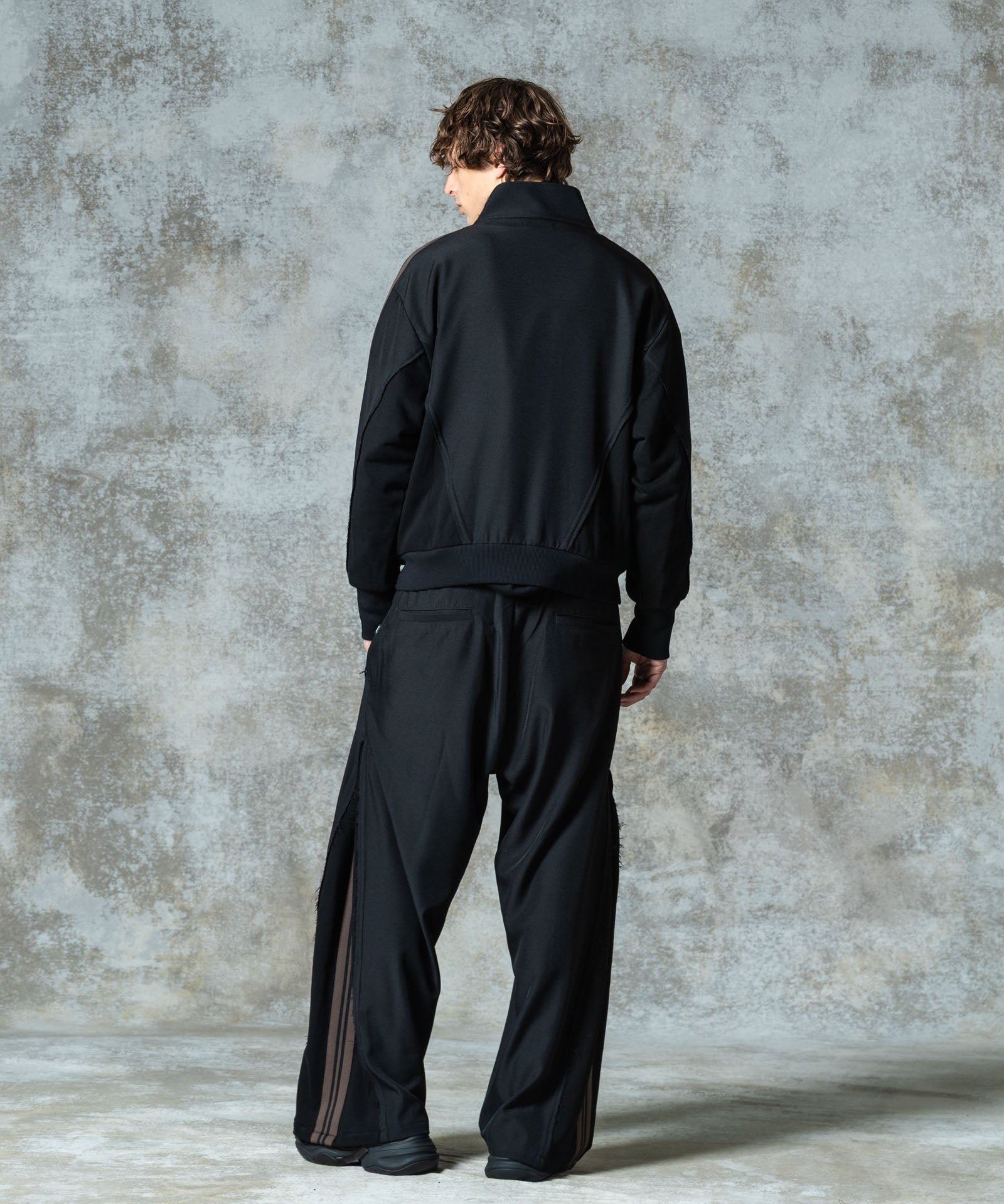 H:186 / C:89 / W:71 / H:92 着用サイズ:M