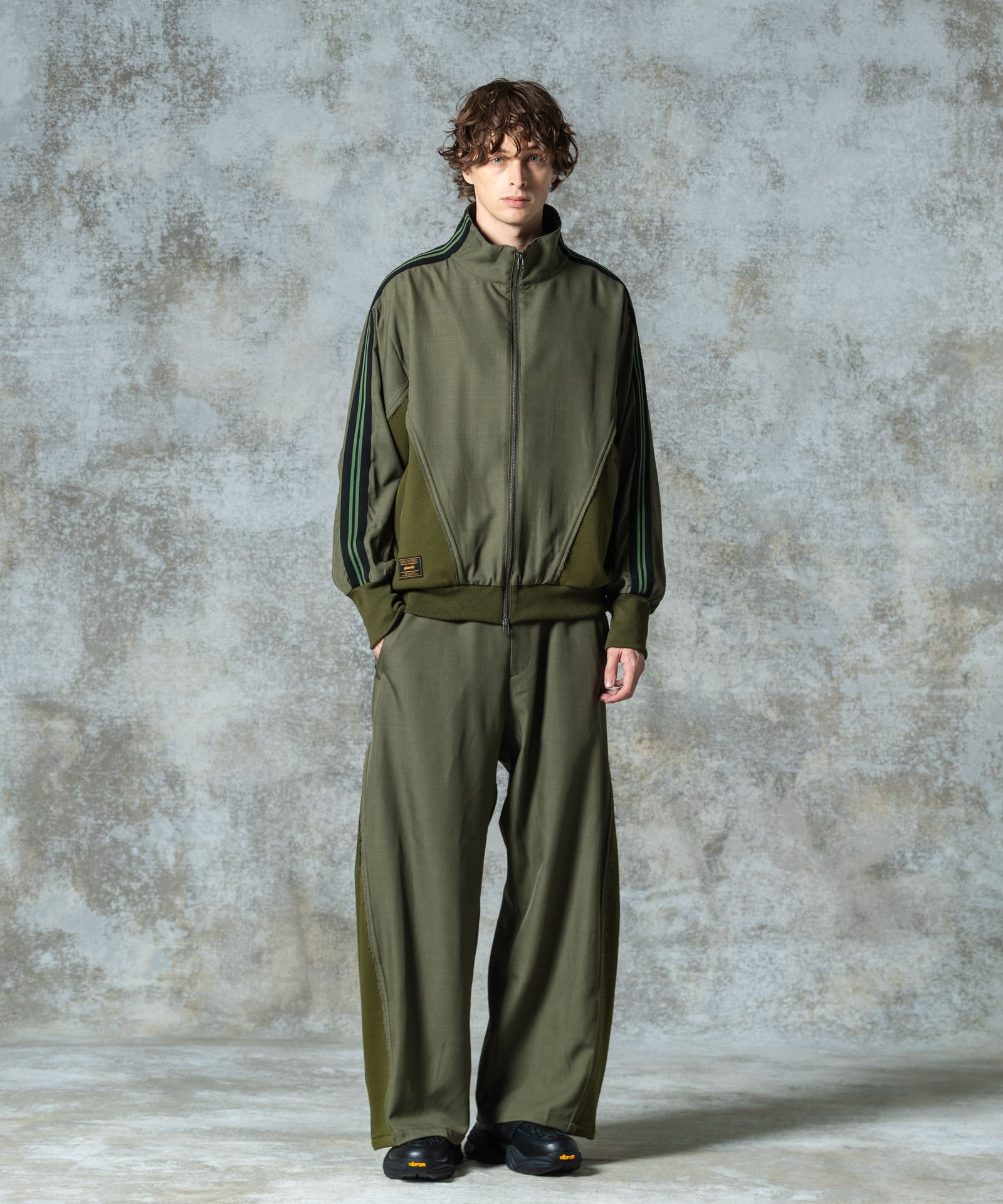 H:186 / C:89 / W:71 / H:92 着用サイズ:L