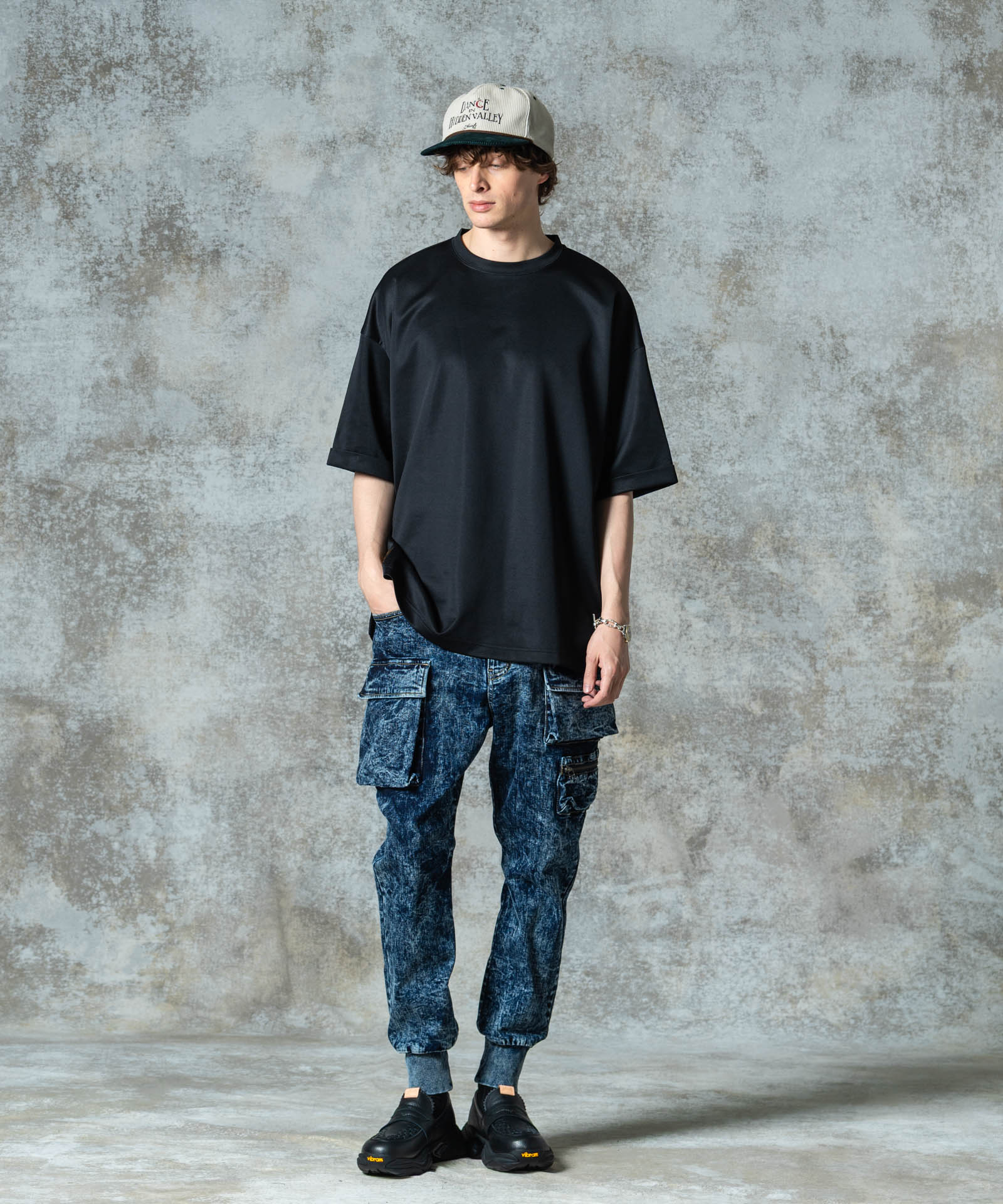 H:186 / C:89 / W:71 / H:92 着用サイズ:L