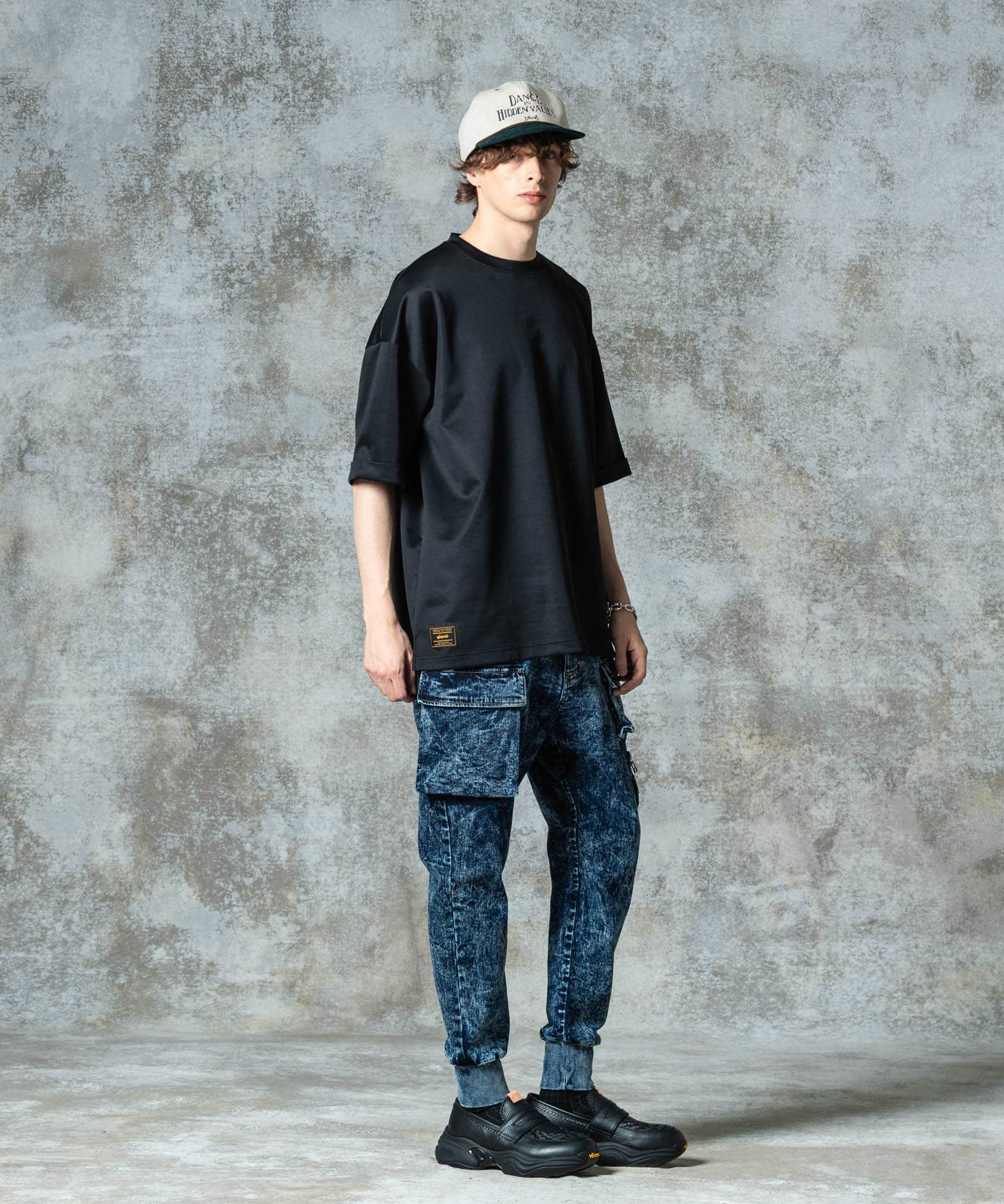 H:186 / C:89 / W:71 / H:92 着用サイズ:L