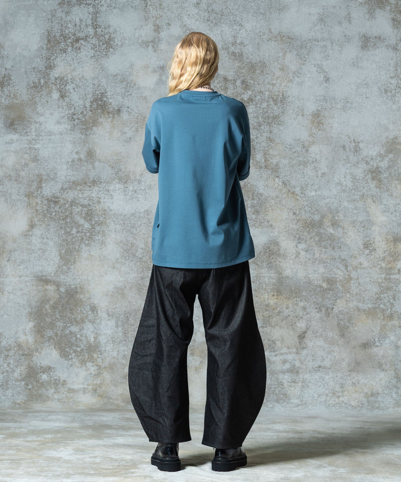 H:185 / C:78 / W:64 / H:88 着用サイズ:M