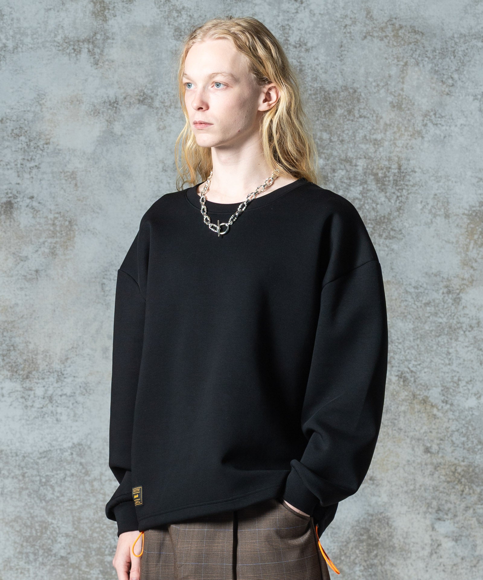 H:185 / C:78 / W:64 / H:88 着用サイズ:L