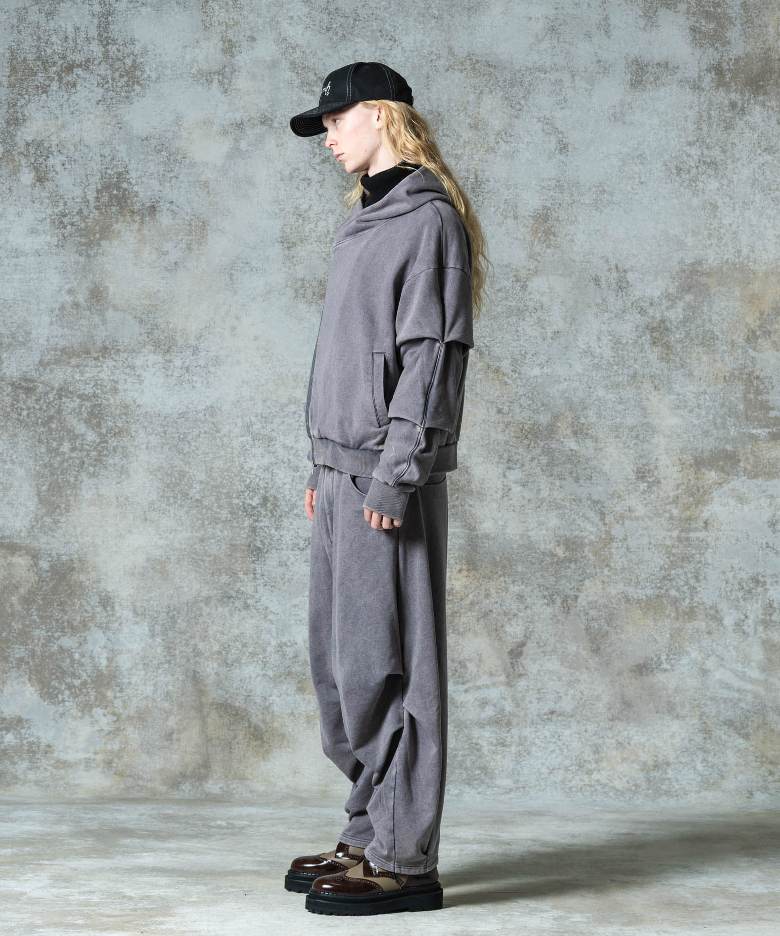 H:185 / C:78 / W:64 / H:88 着用サイズ:L