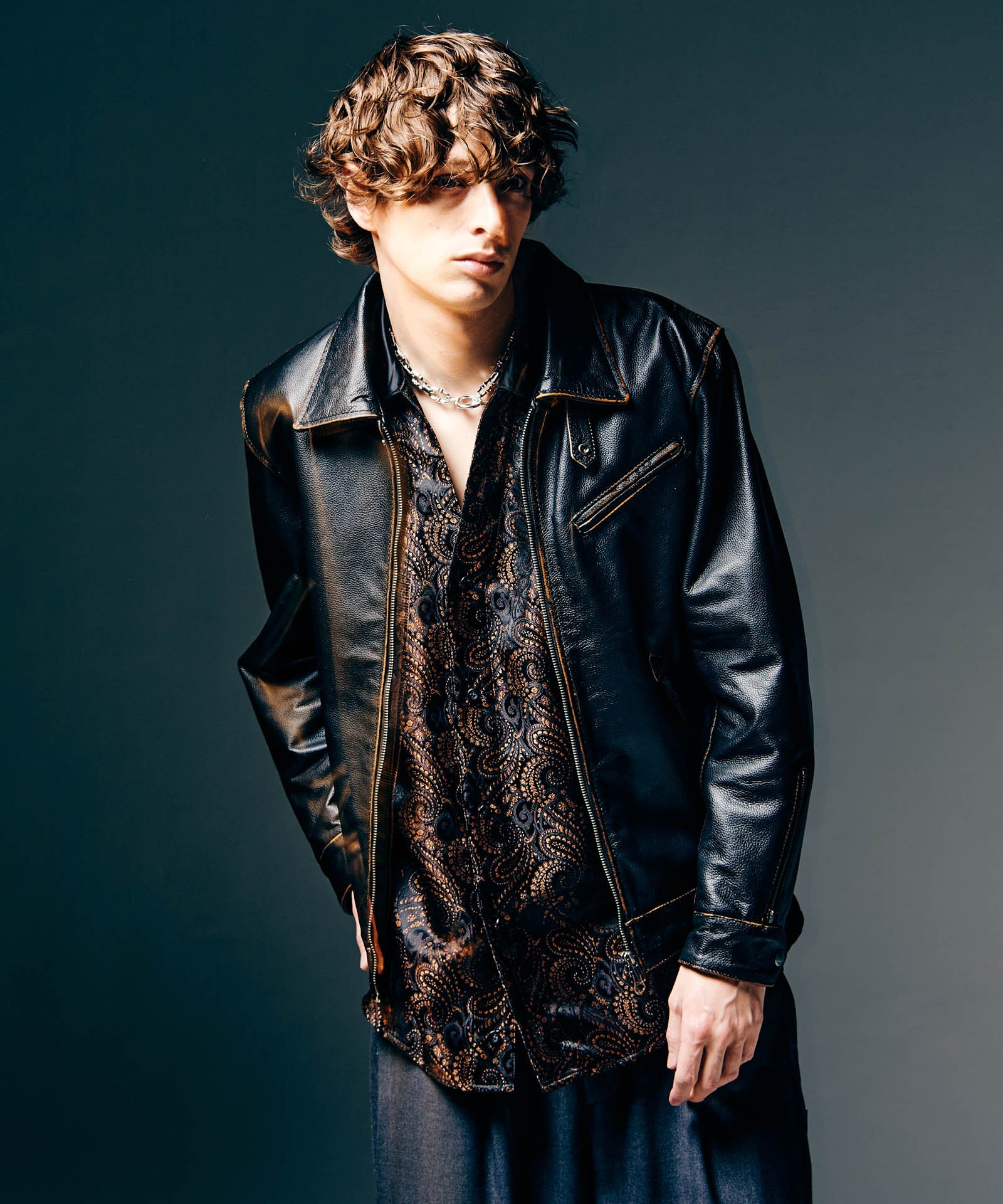 H:186 / C:89 / W:71 / H:92 着用サイズ:L