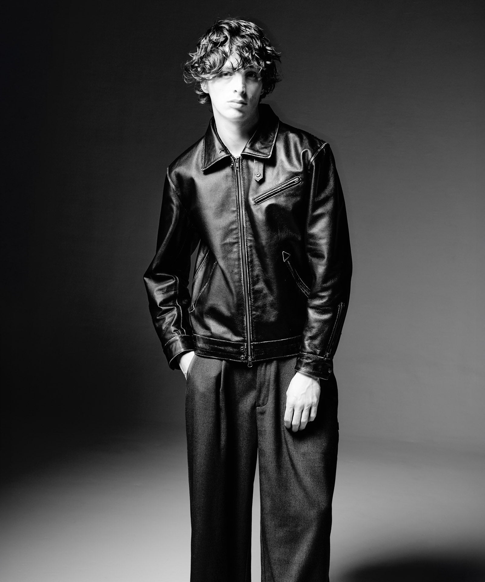 H:186 / C:89 / W:71 / H:92 着用サイズ:L