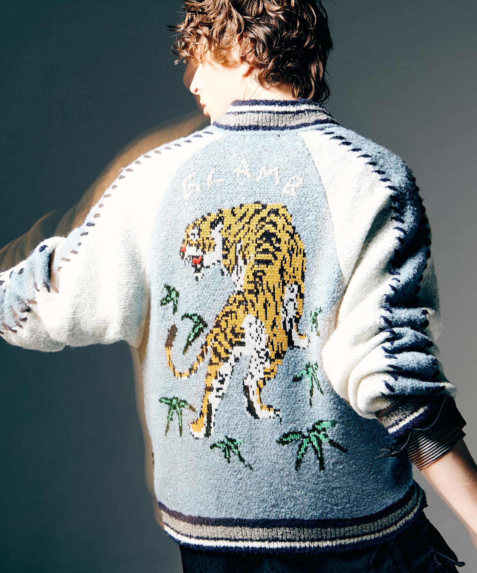 H:186 / C:89 / W:71 / H:92 着用サイズ:L