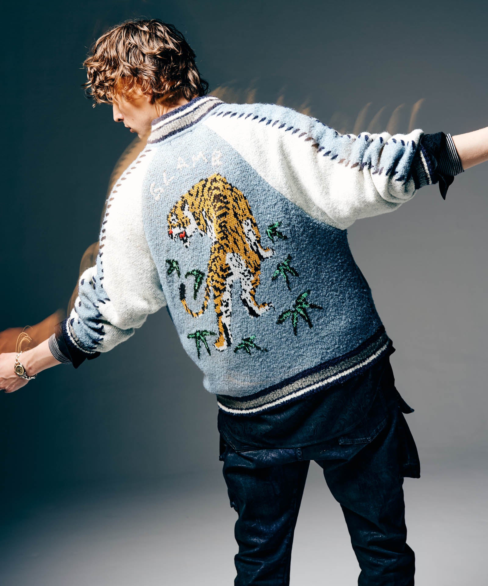 H:186 / C:89 / W:71 / H:92 着用サイズ:L