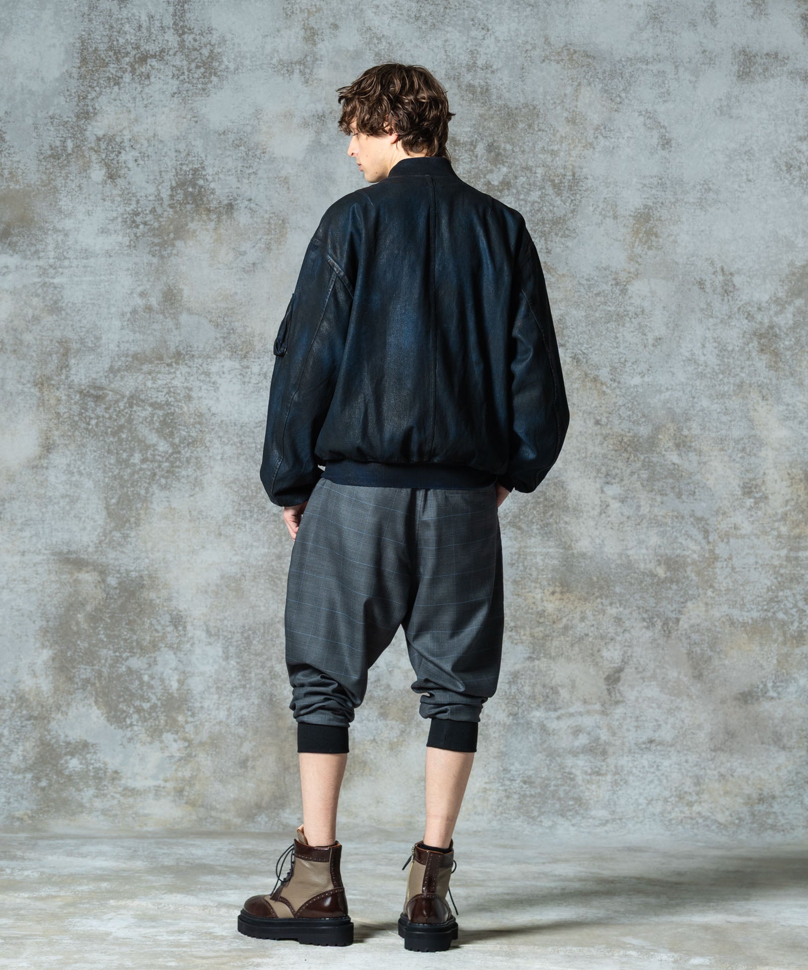 H:186 / C:89 / W:71 / H:92 着用サイズ:M