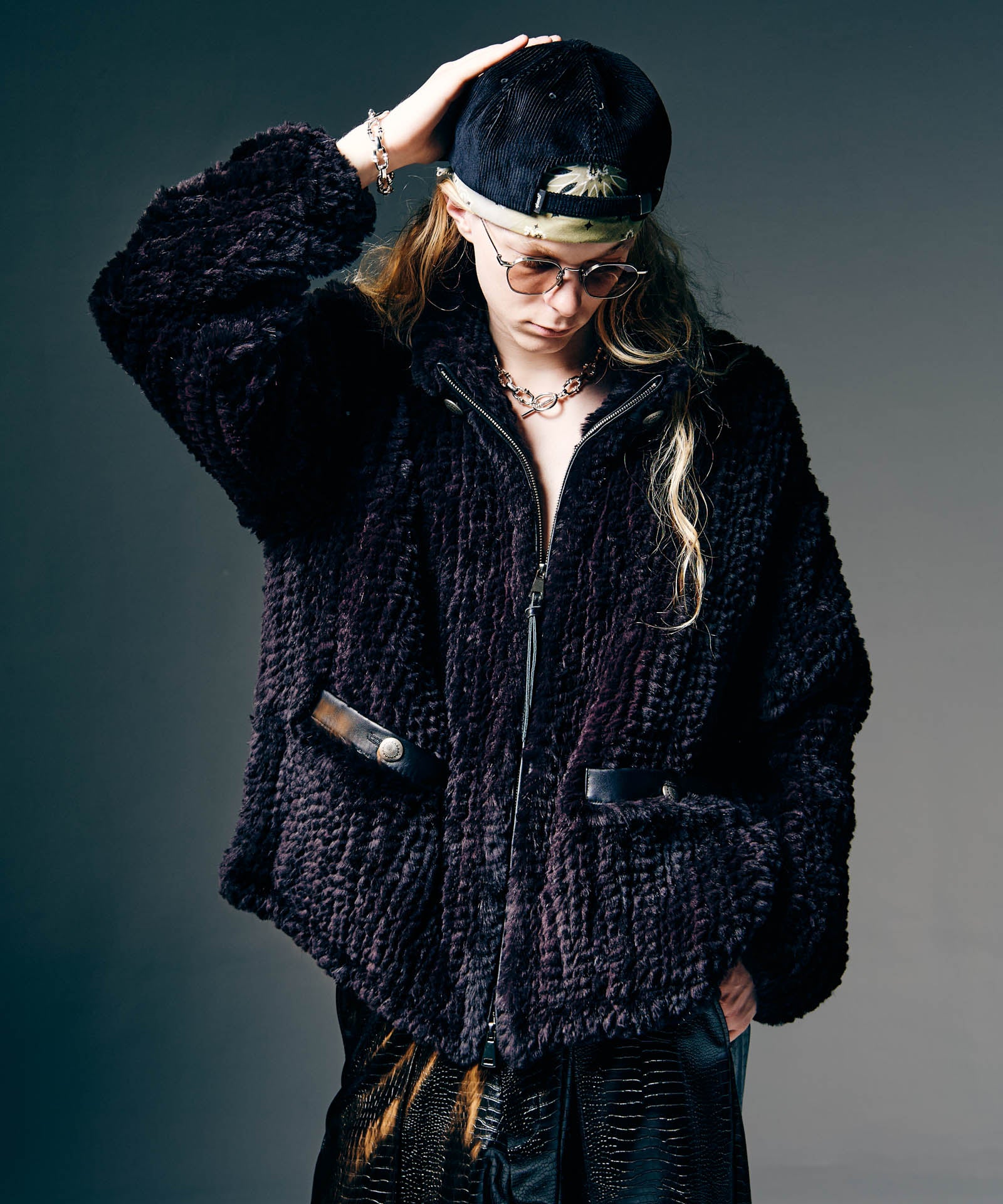 H:185 / C:78 / W:64 / H:88 着用サイズ:L