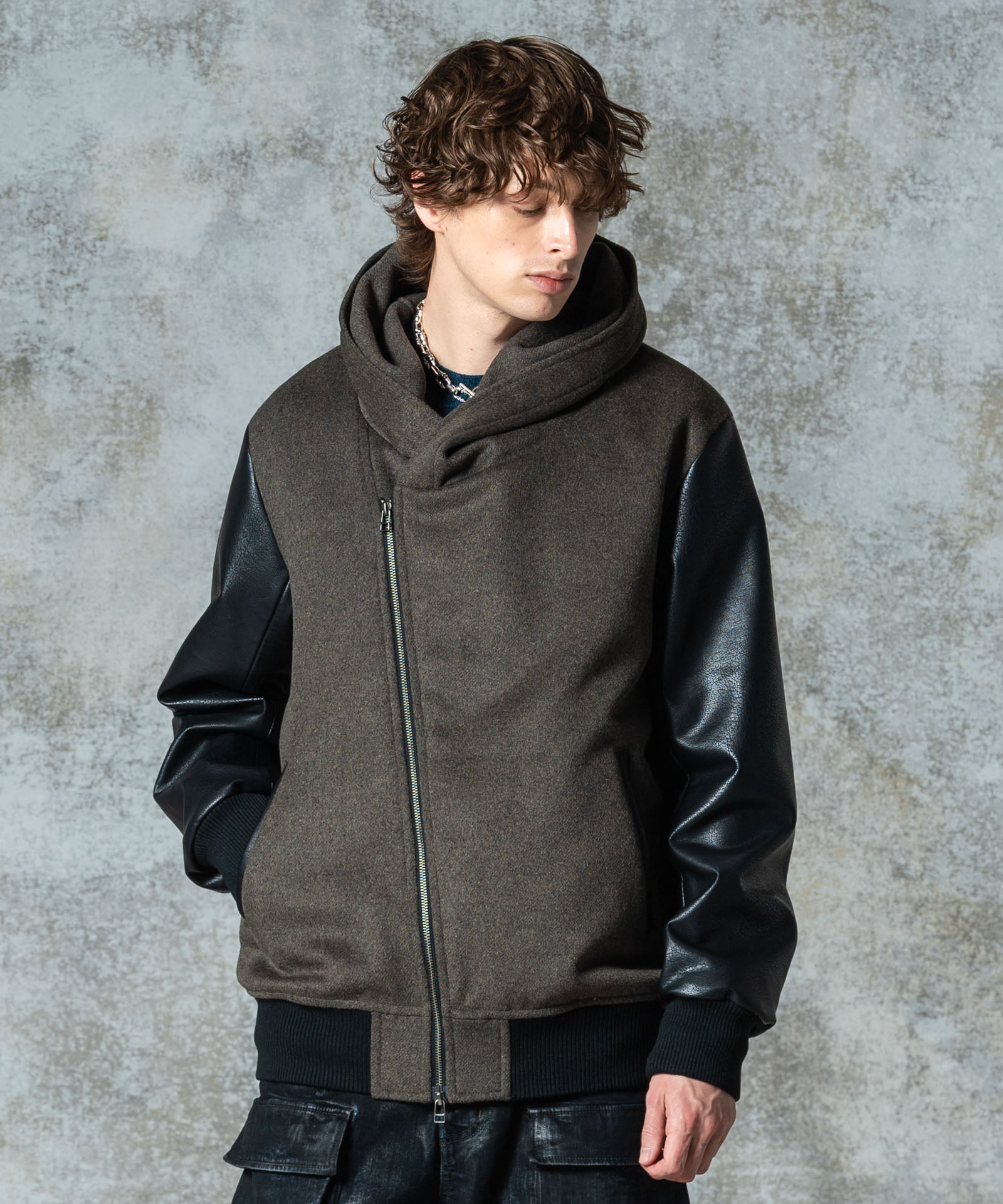 H:186 / C:89 / W:71 / H:92 着用サイズ:L