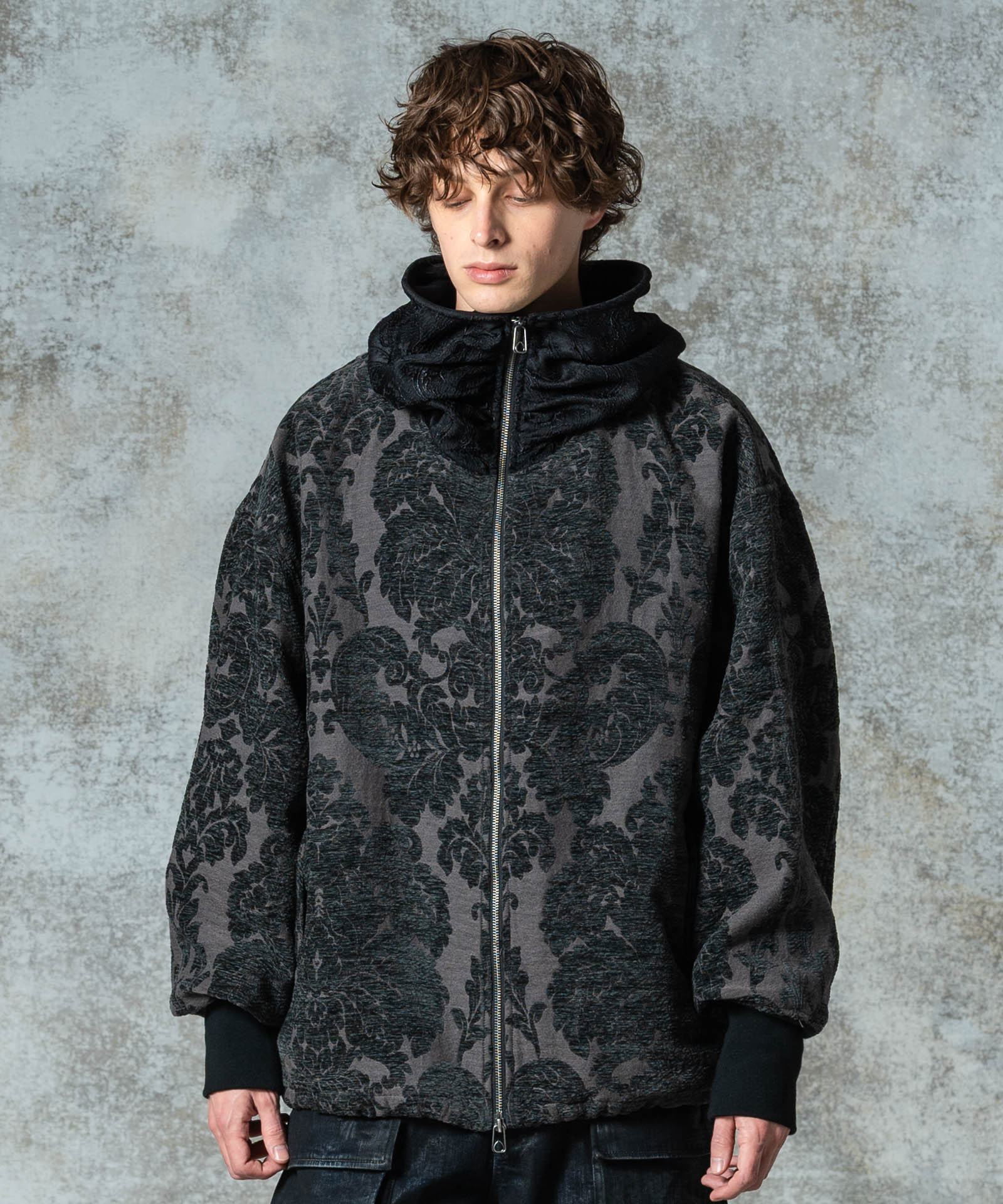 H:186 / C:89 / W:71 / H:92 着用サイズ:L