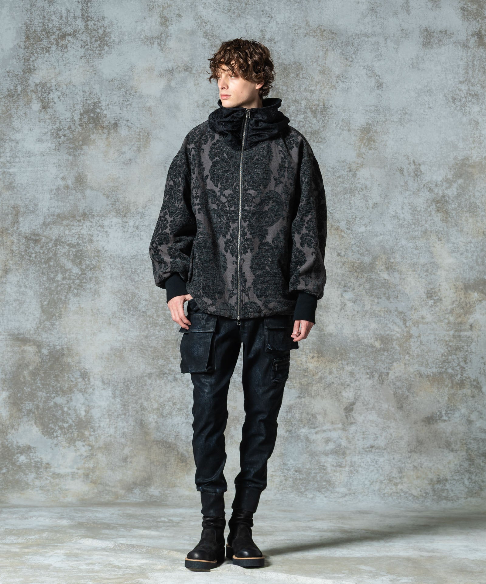 H:186 / C:89 / W:71 / H:92 着用サイズ:L