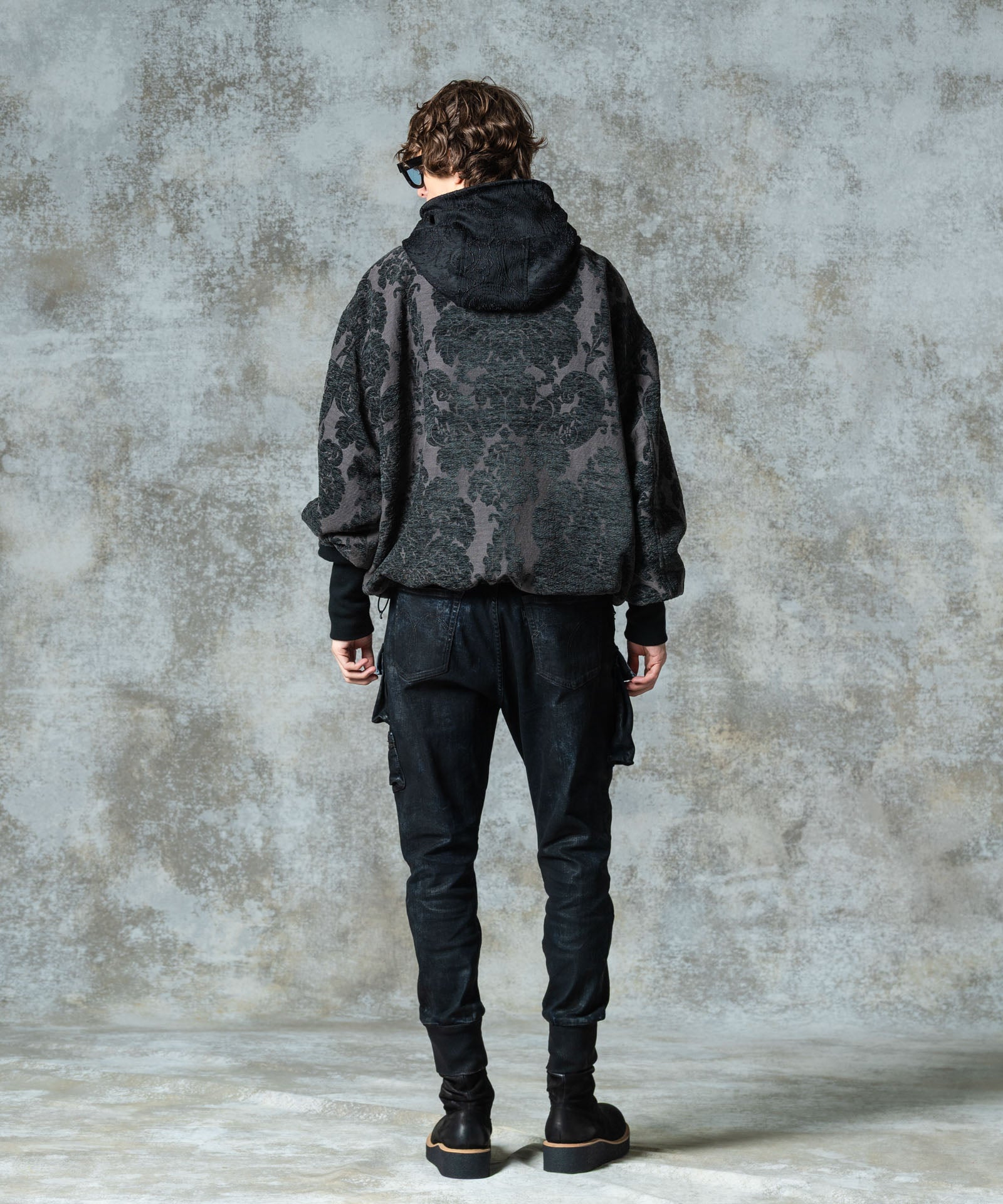 H:186 / C:89 / W:71 / H:92 着用サイズ:L