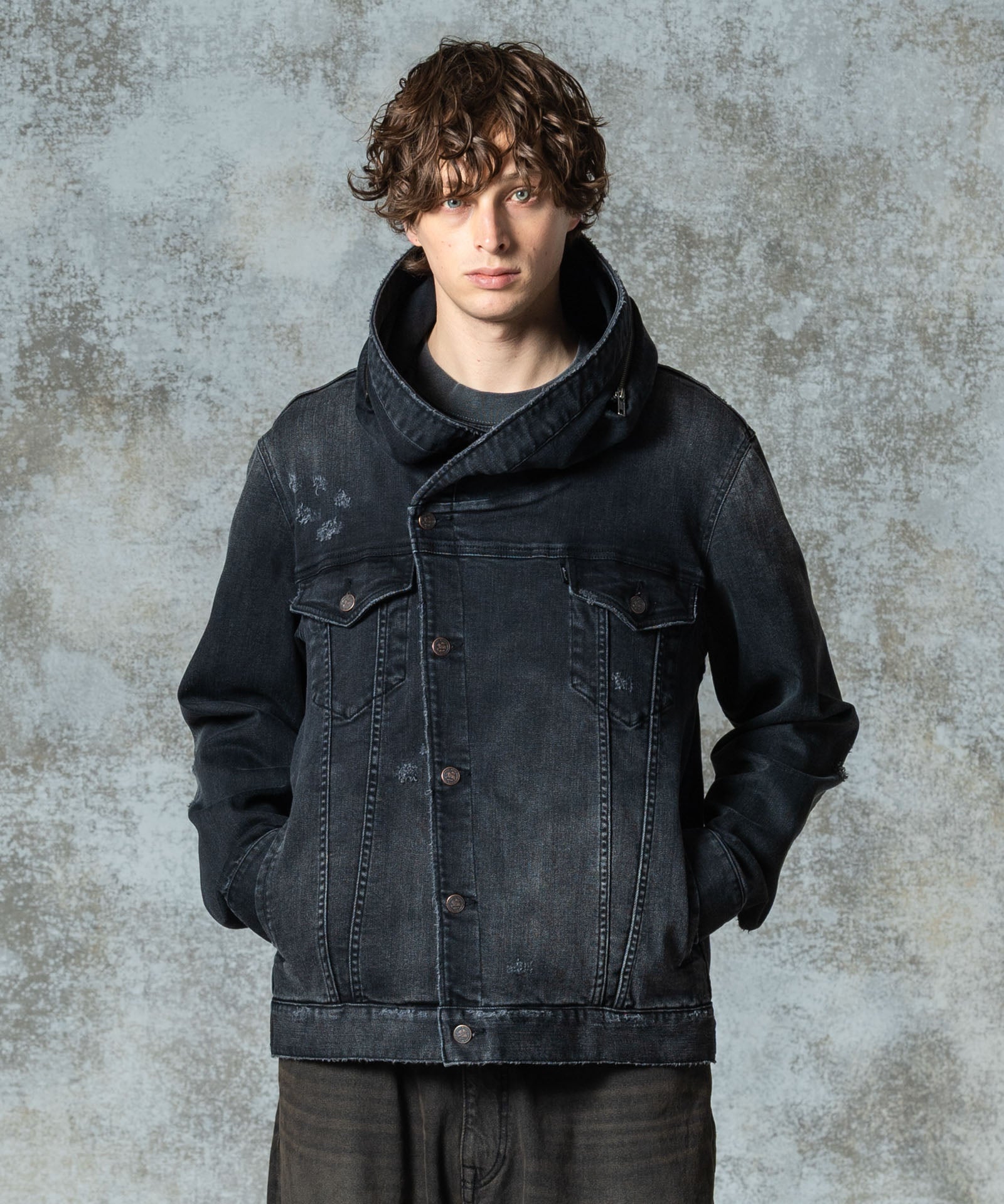 H:186 / C:89 / W:71 / H:92 着用サイズ:L