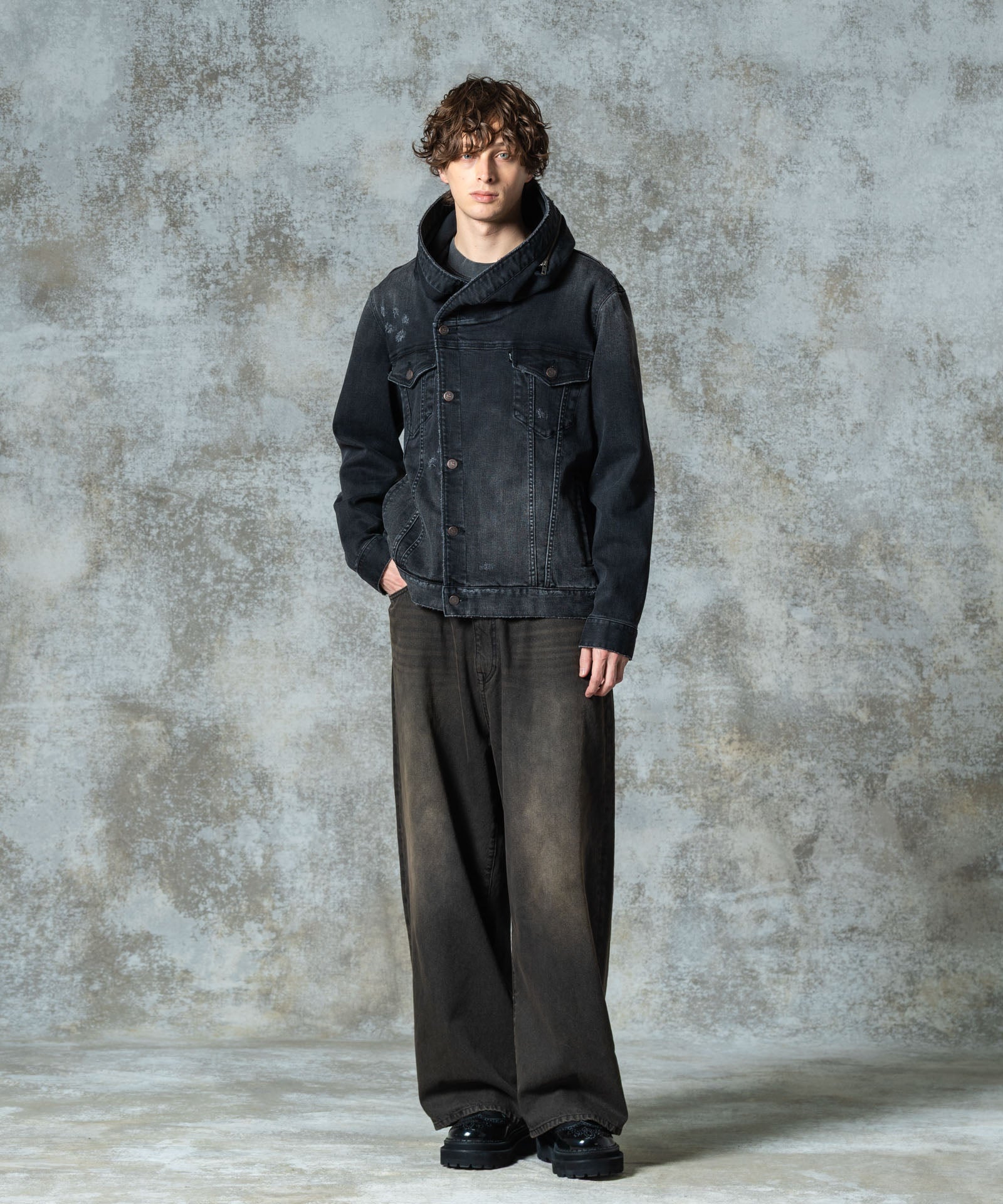 H:186 / C:89 / W:71 / H:92 着用サイズ:L