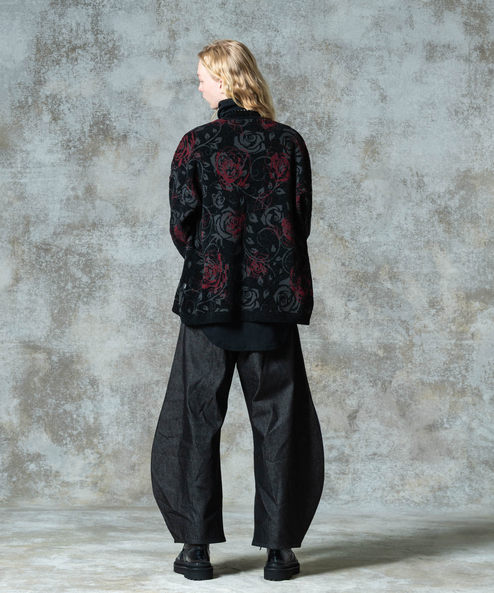 H:185 / C:78 / W:64 / H:88 着用サイズ:M