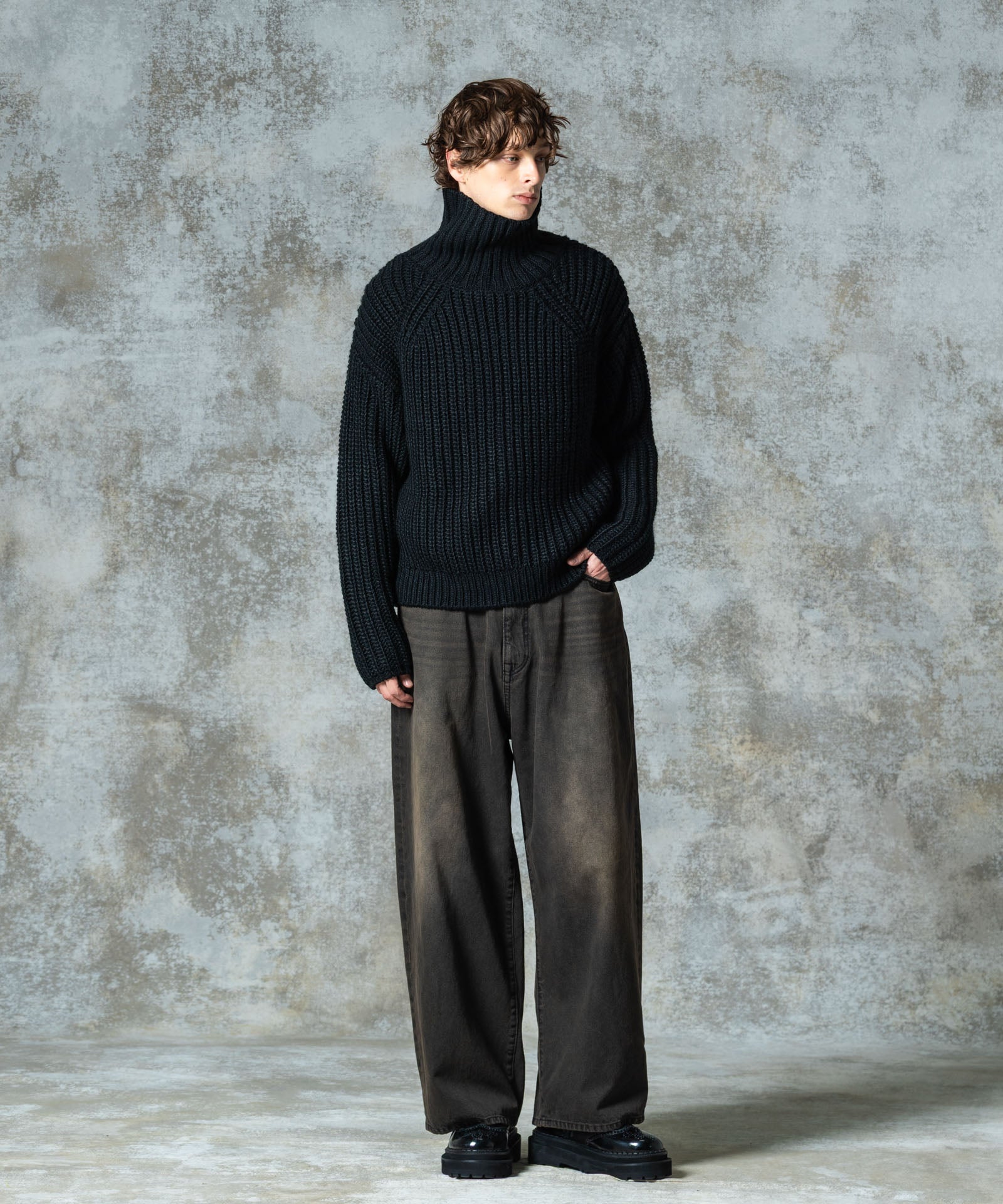 H:186 / C:89 / W:71 / H:92 着用サイズ:M