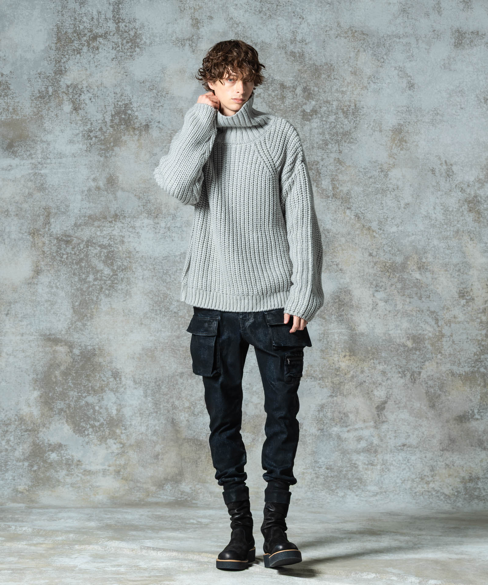 H:186 / C:89 / W:71 / H:92 着用サイズ:L