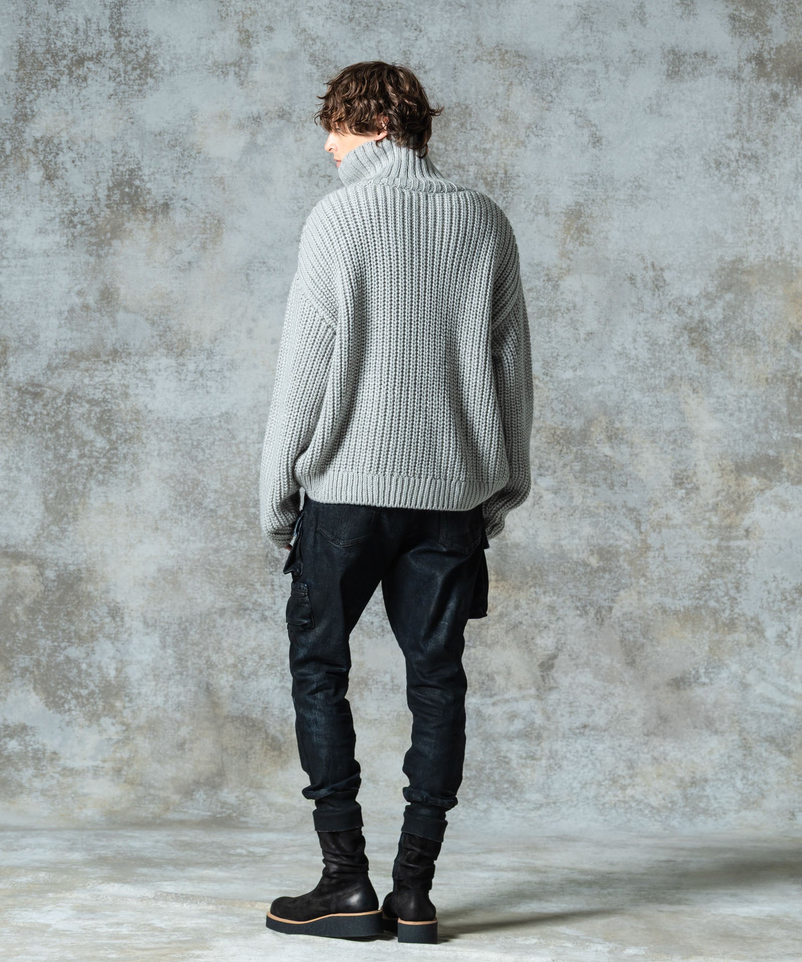 H:186 / C:89 / W:71 / H:92 着用サイズ:L