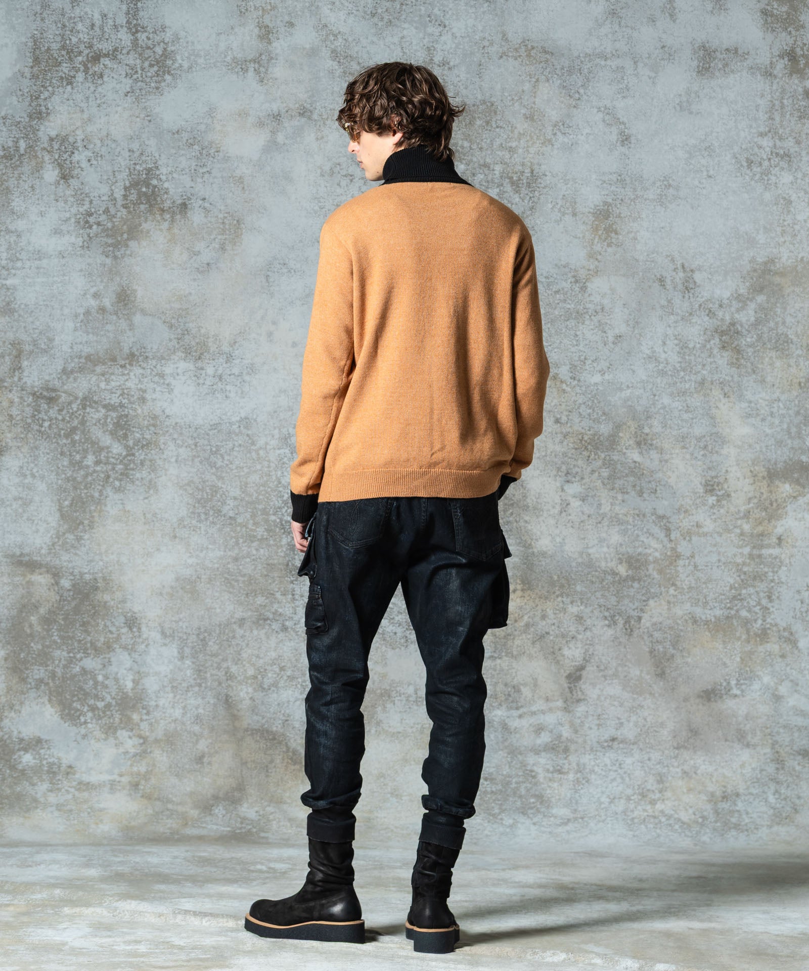 H:186 / C:89 / W:71 / H:92 着用サイズ:M