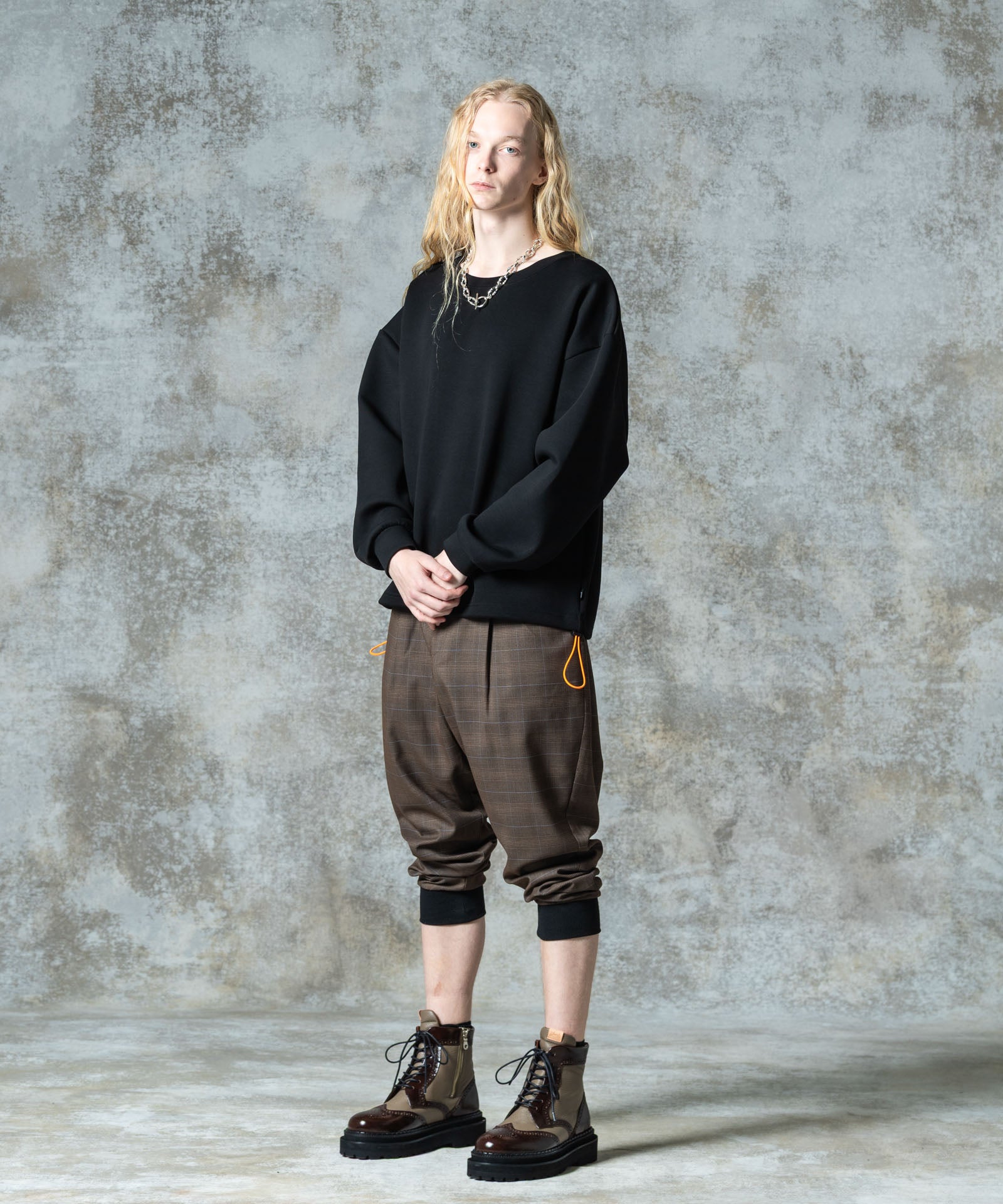 H:185 / C:78 / W:64 / H:88 着用サイズ:L