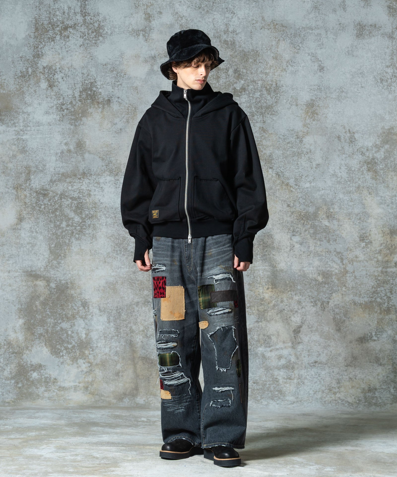 H:186 / C:89 / W:71 / H:92 着用サイズ:L