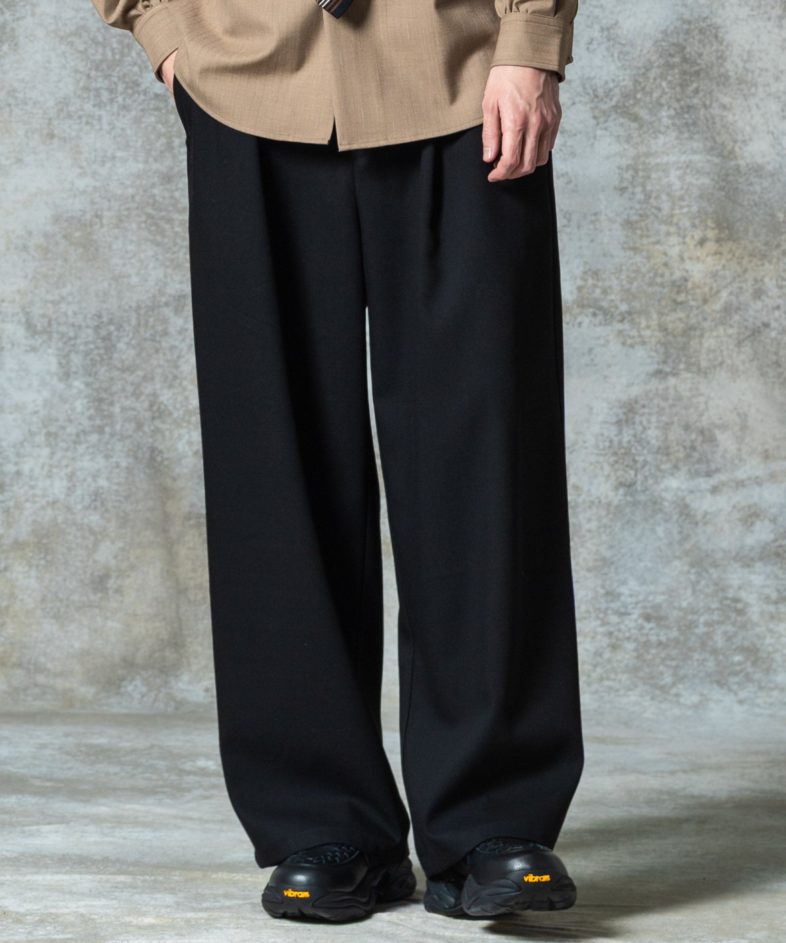 H:186 / C:89 / W:71 / H:92 着用サイズ:L