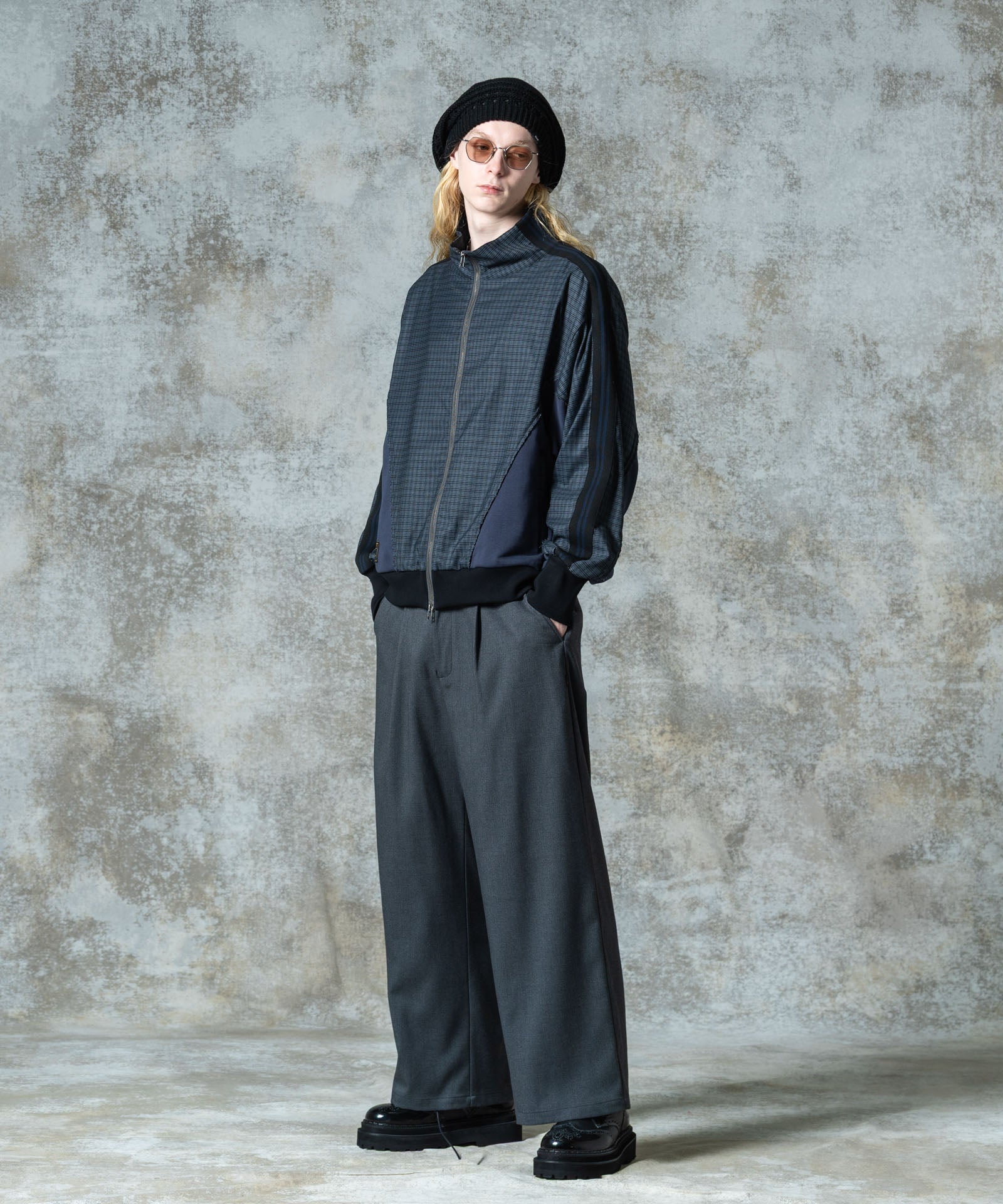 H:185 / C:78 / W:64 / H:88 着用サイズ:M