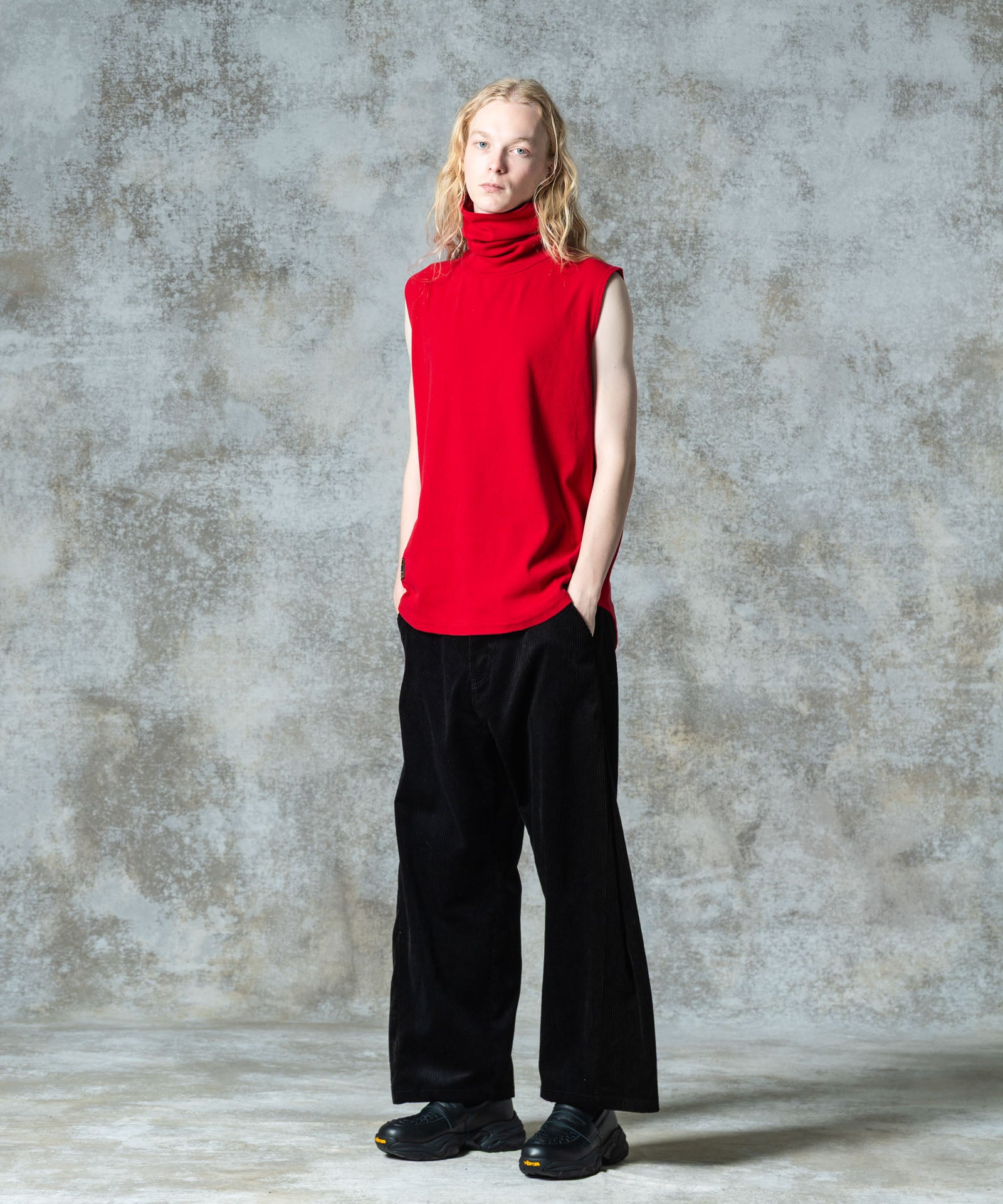 H:185 / C:78 / W:64 / H:88 着用サイズ:M