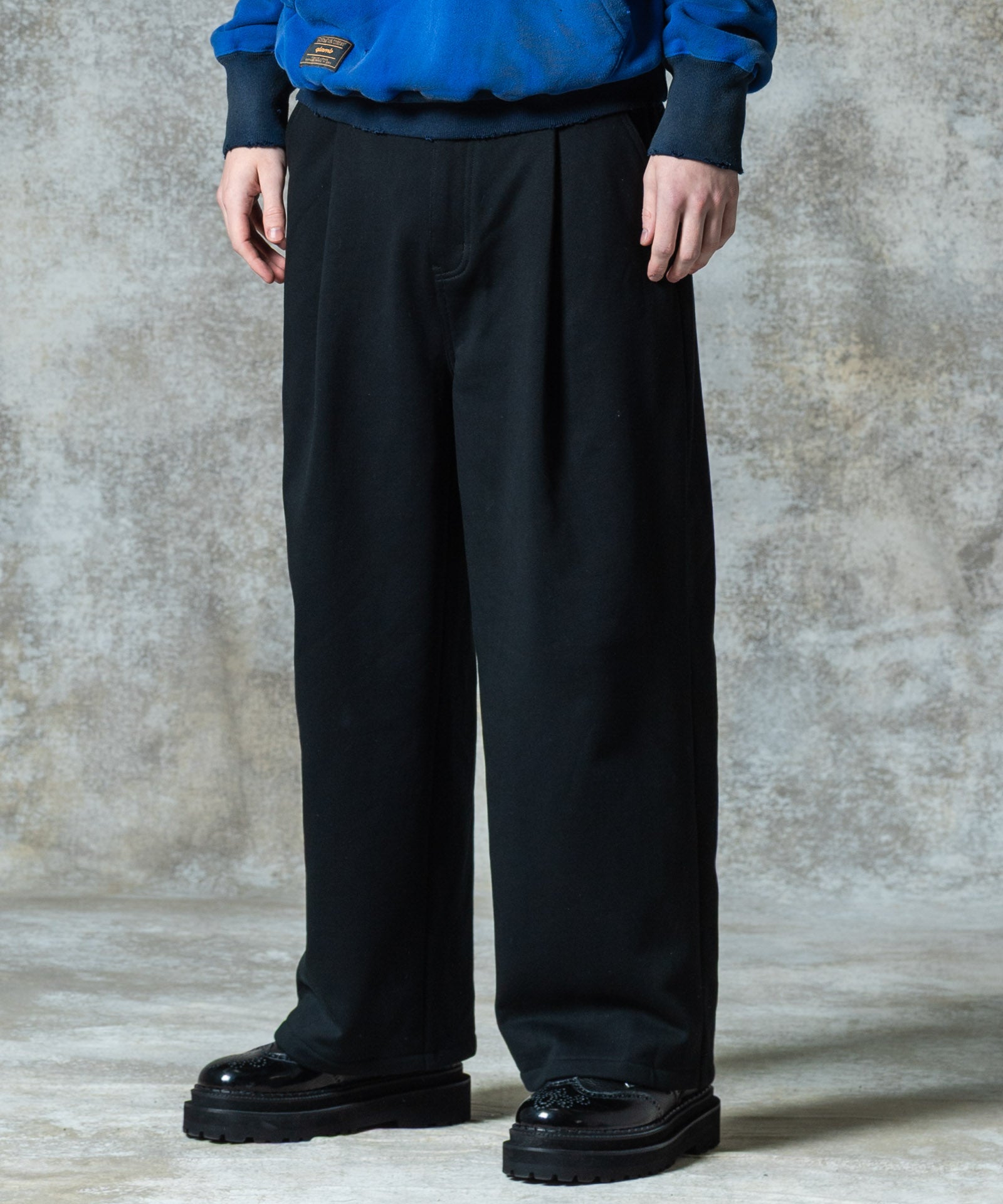 H:185 / C:78 / W:64 / H:88 着用サイズ:M